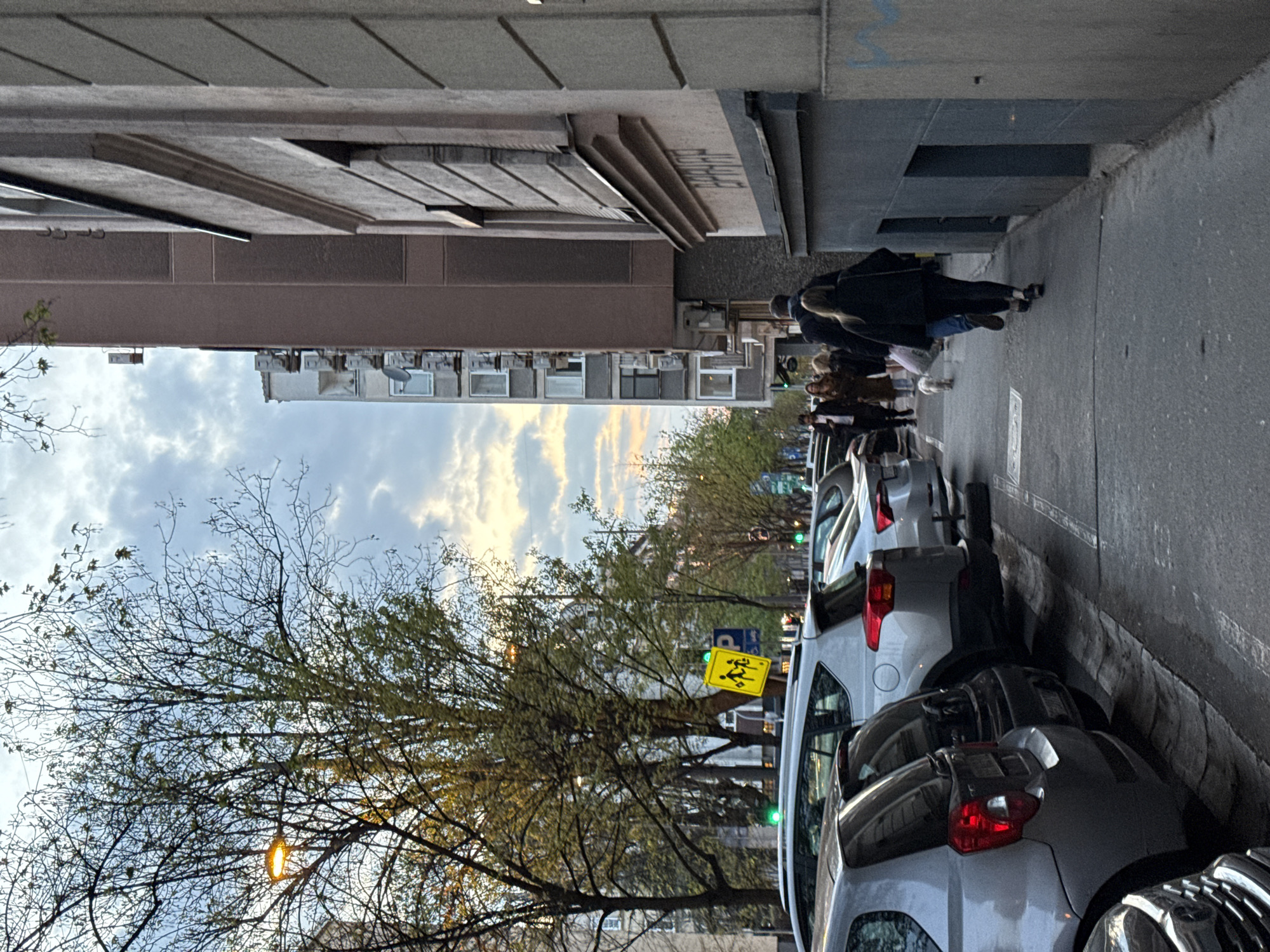 Spring afternoon scenes captured across Belgrade neighborhoods