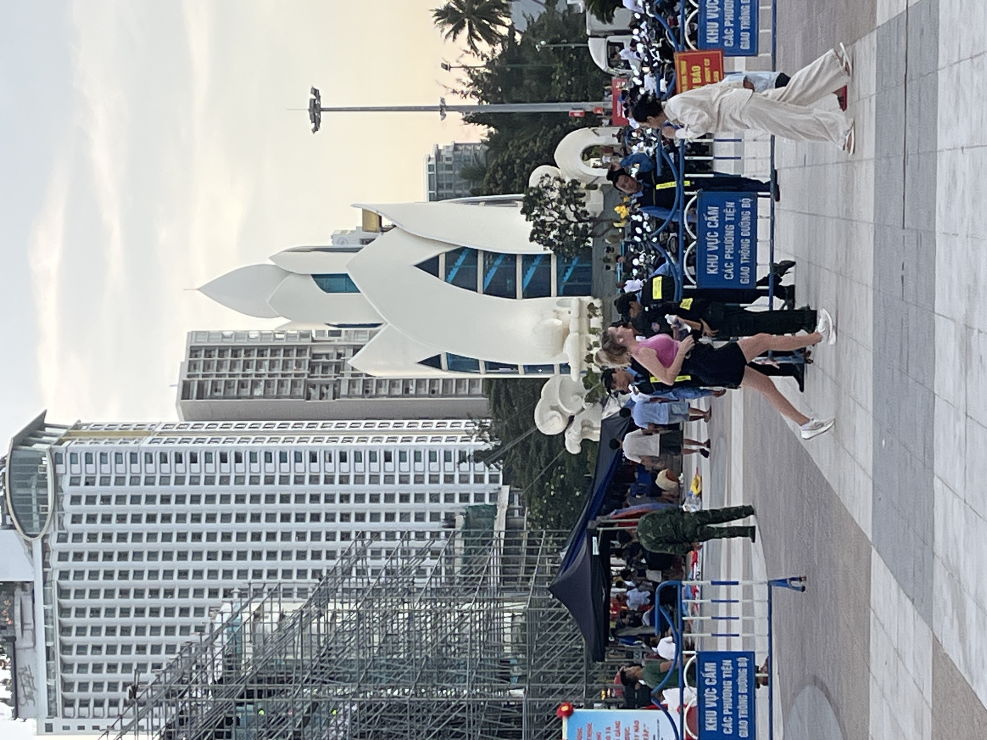 Nha Trang plaza fills up ahead of a major public event