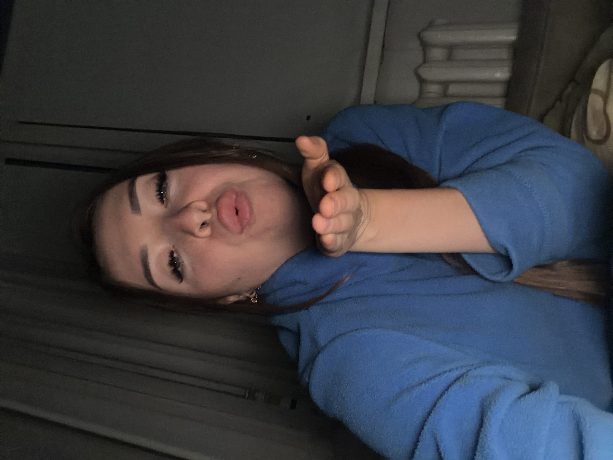 Selfie session in a Tujmazy interior, blue fleece and sunglasses