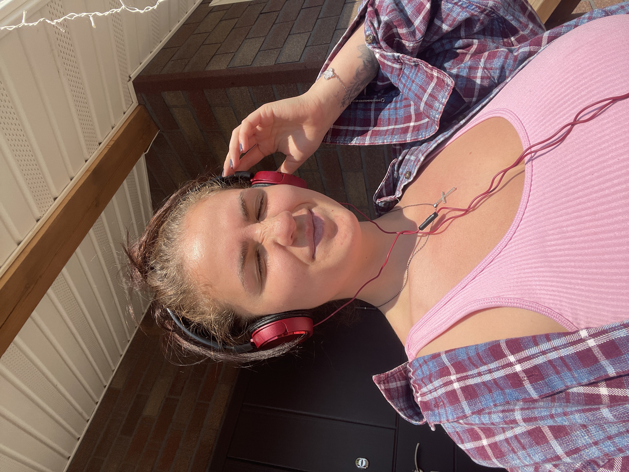 Woman documents morning photo session in Russian outdoor location