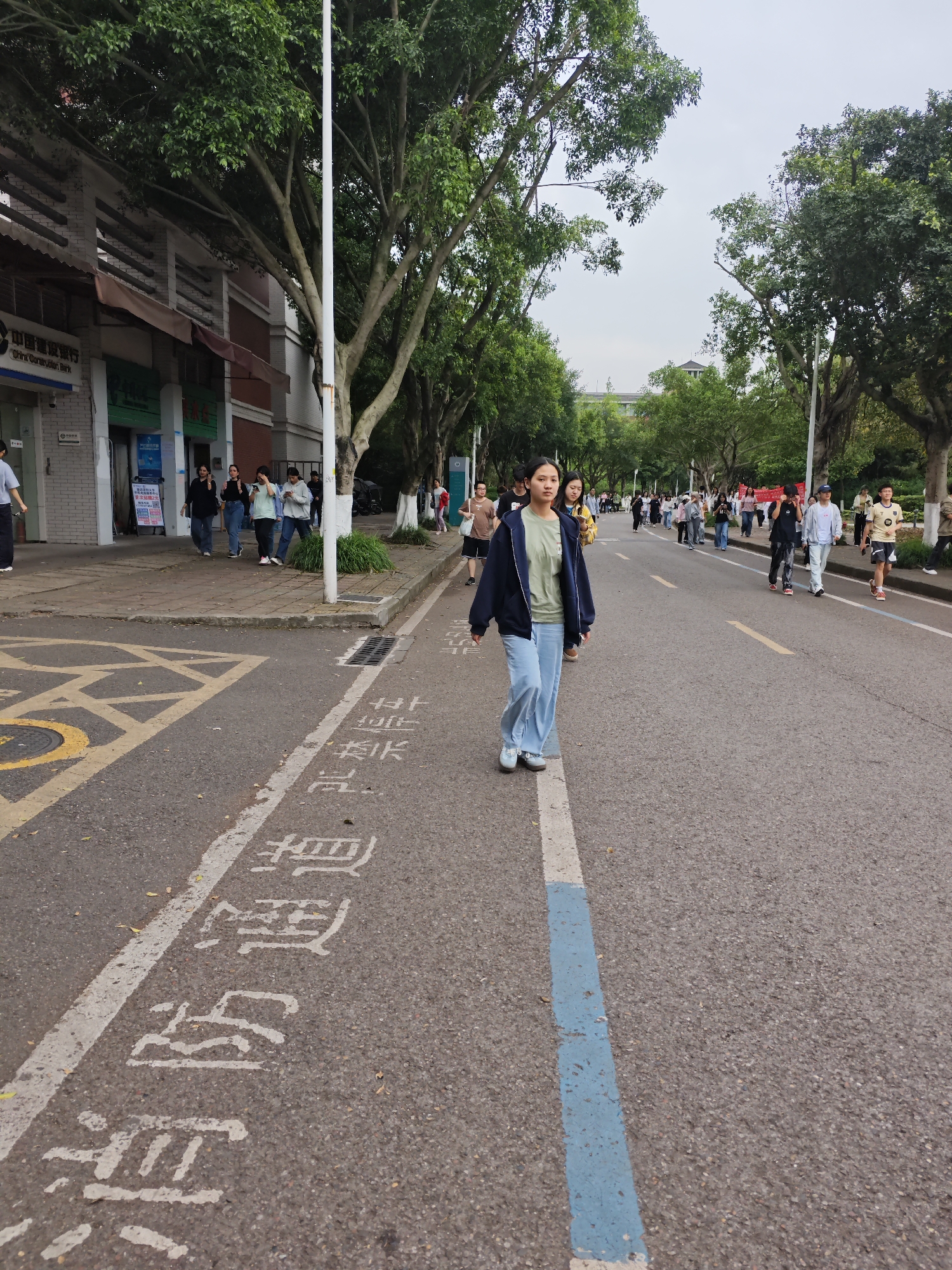 Morning campus activity documented in Chongqing High-tech Zone