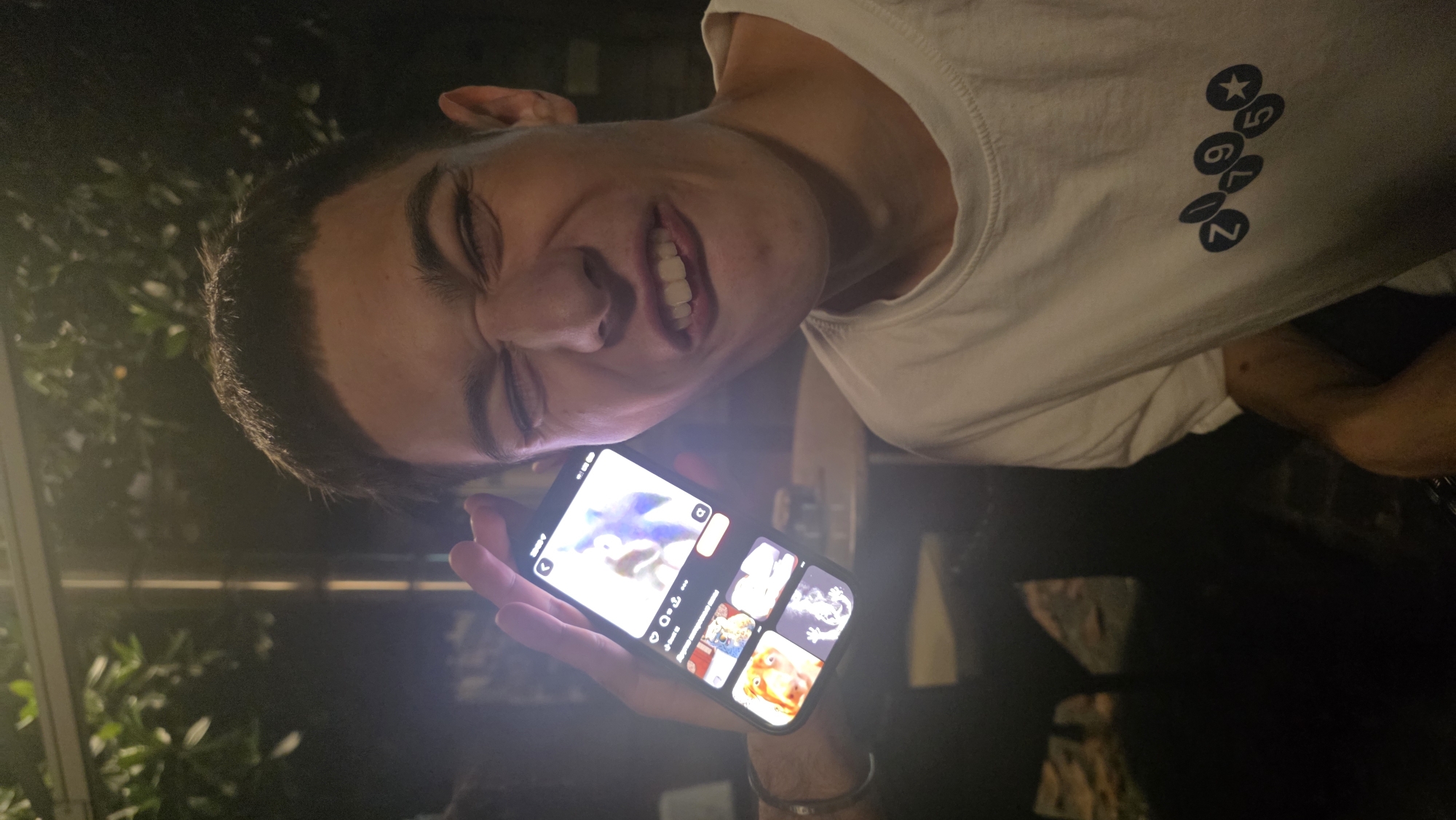 Smartphone users captured on video in Podgorica evening