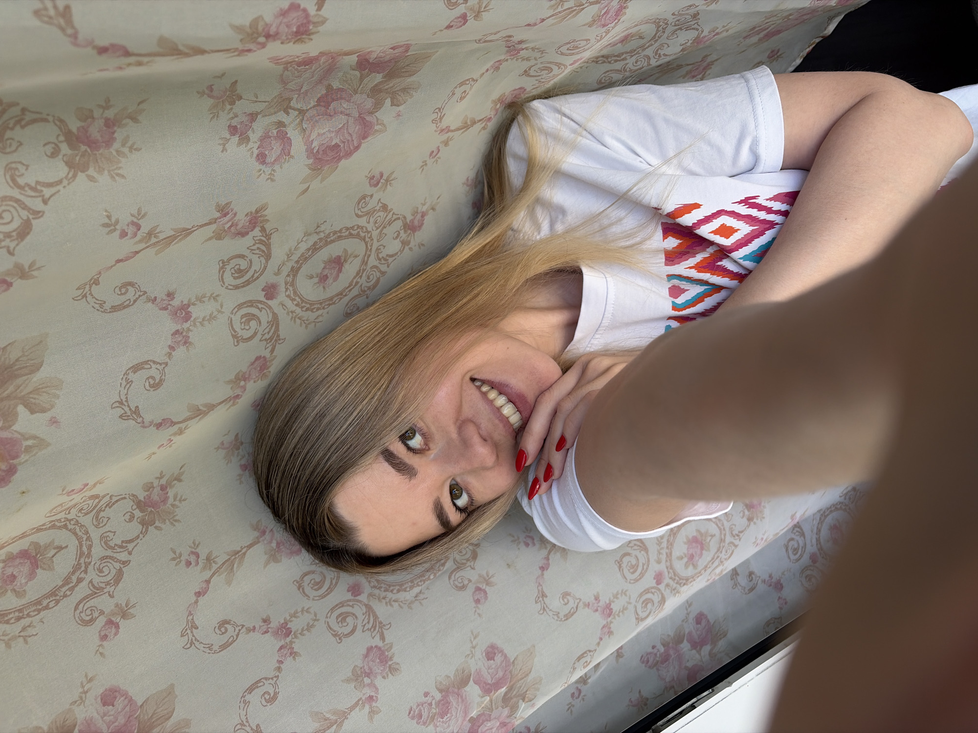 Woman's morning routine documented in Chaikovsky apartment