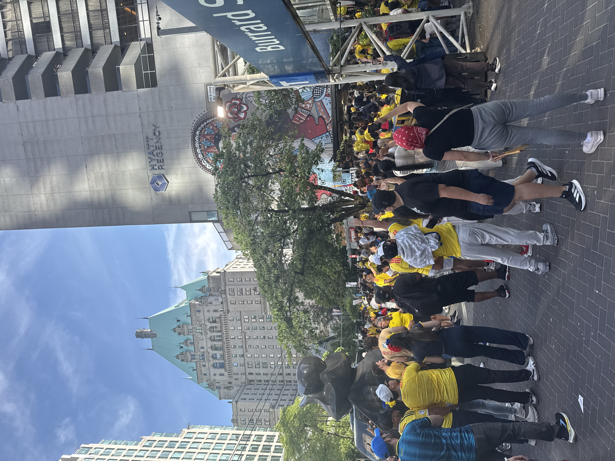 Colombian gathering fills downtown Vancouver streets with flags and yellow