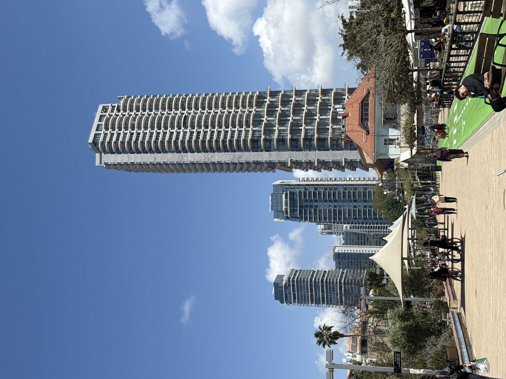 Tel-Aviv scenes: outdoor architecture and indoor art studio documented
