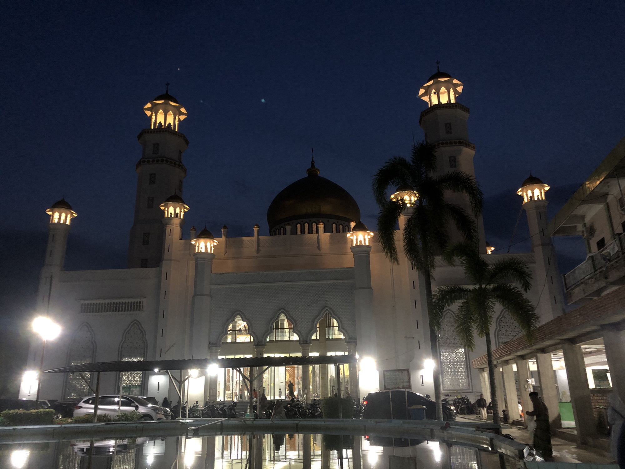 Mosque, market stall, and loaded car — everyday Langsa