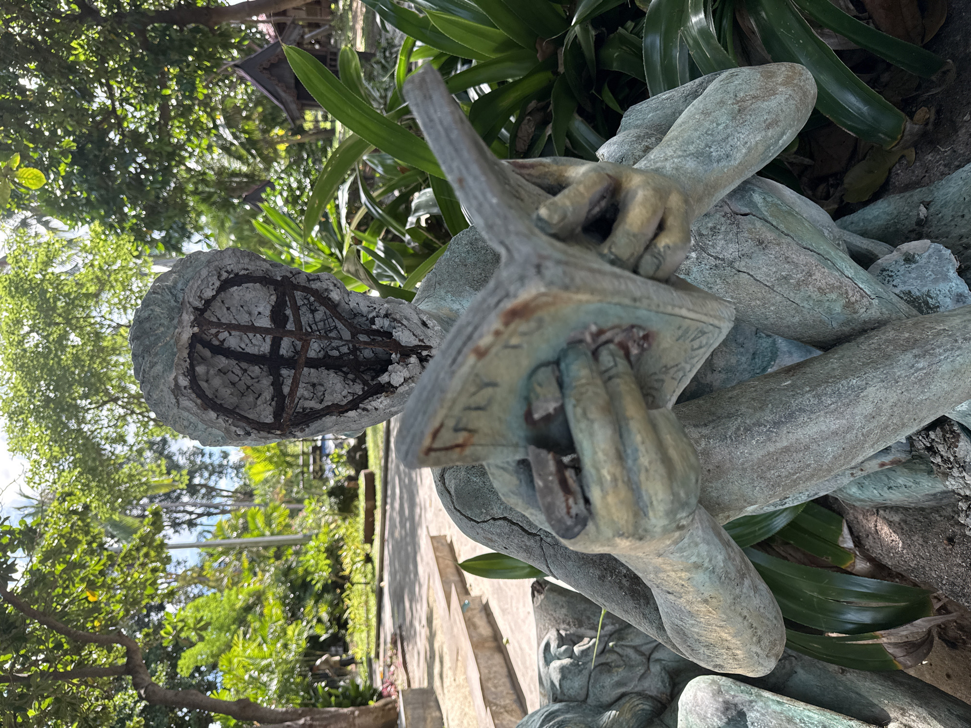 Beach life and a crumbling bronze reader at Chaweng