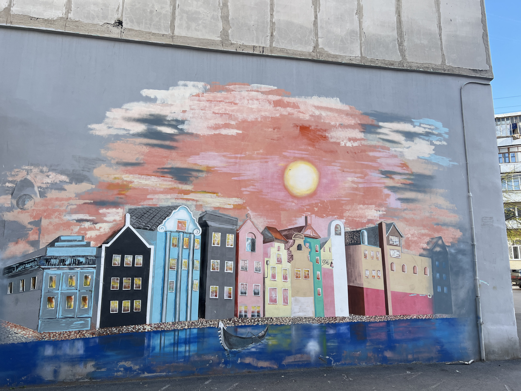 Ufa displays Victory Day preparations with murals and window art
