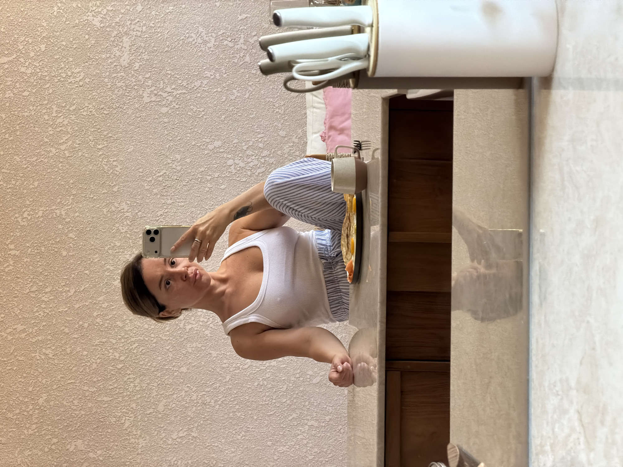 Hotel morning in Mengwi: selfies, breakfast, and beach vibes on TV