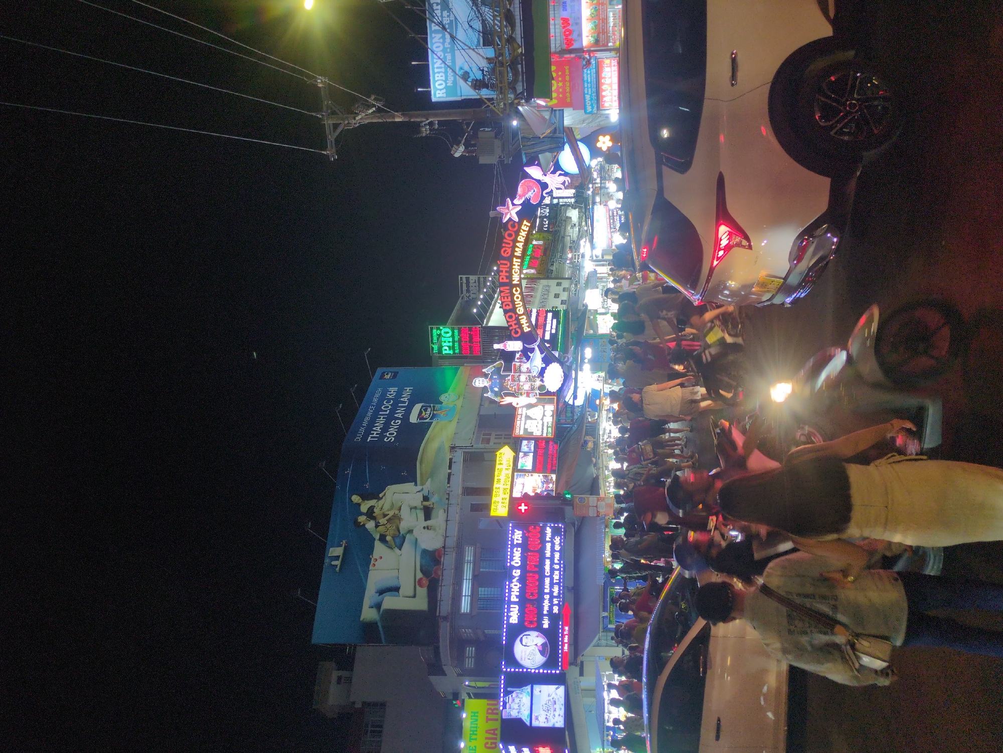 Evening market scenes documented in Phú Quốc, Vietnam