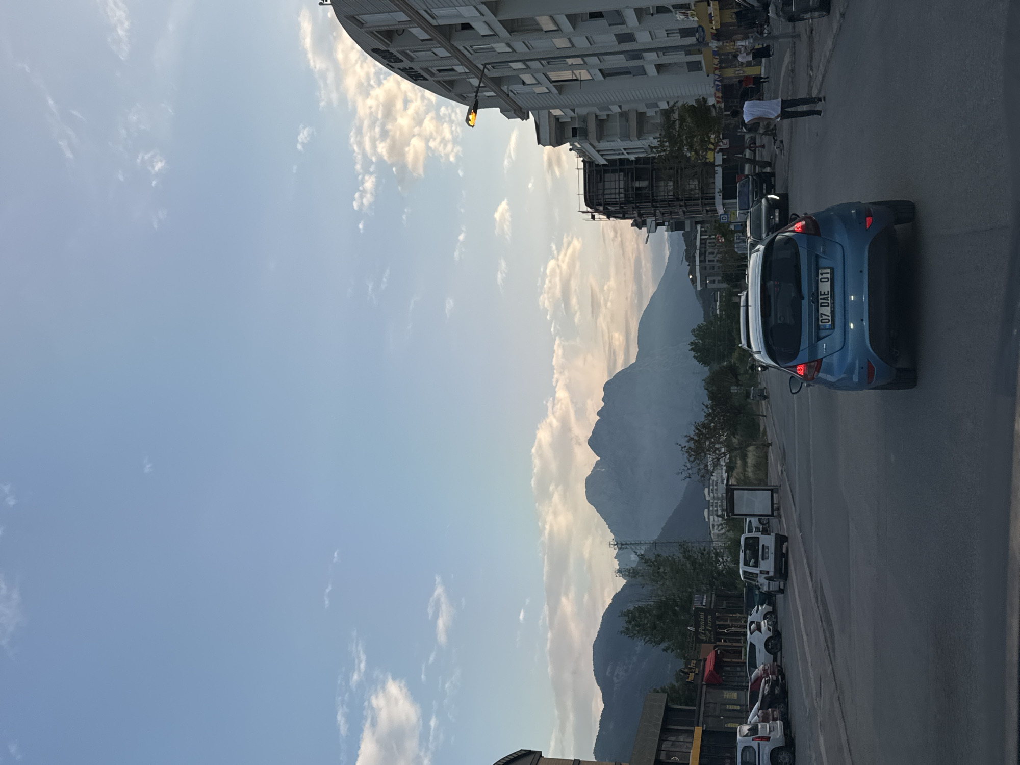 Ordinary street scenes documented in Konyaaltı, Turkey