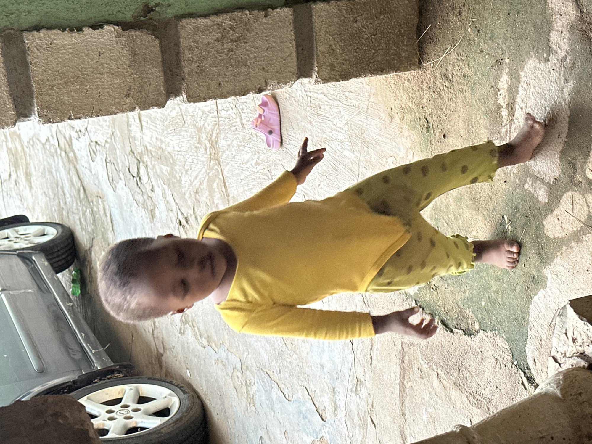 Afternoon life in a Narayi, Nigeria neighborhood