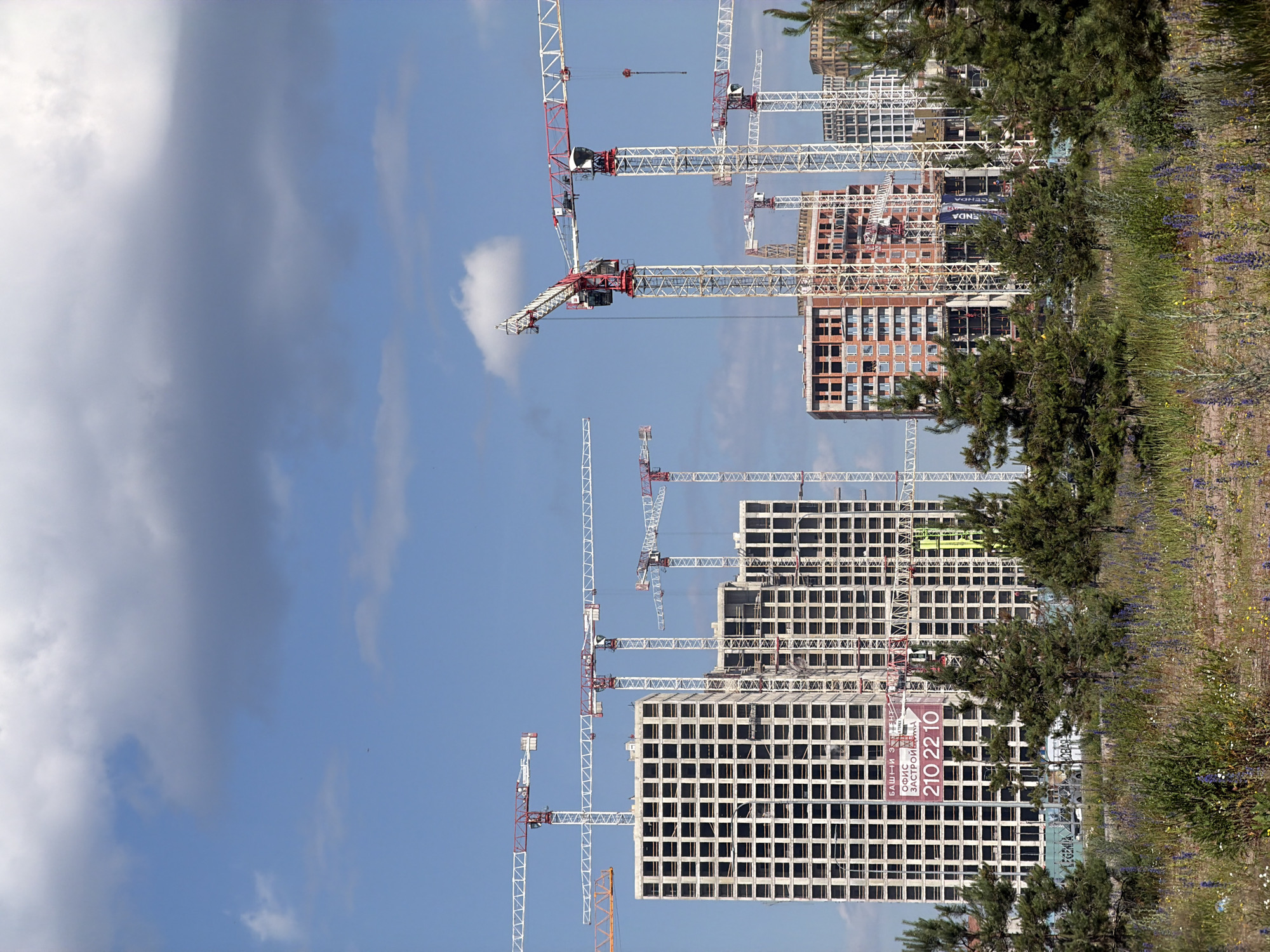 Large-scale residential construction underway on Saint Petersburg's outskirts