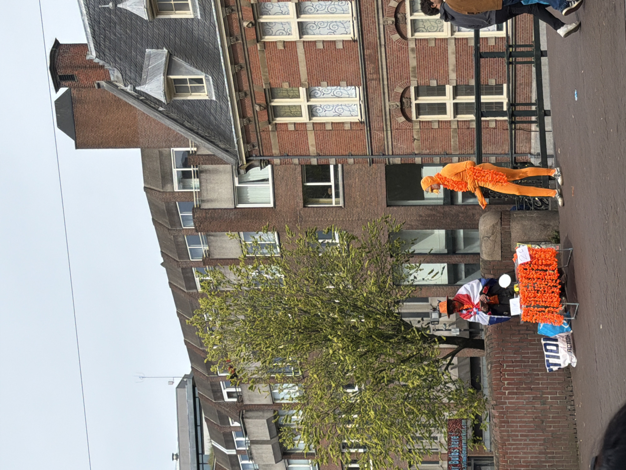 Person in orange jumpsuit spotted on Amsterdam street