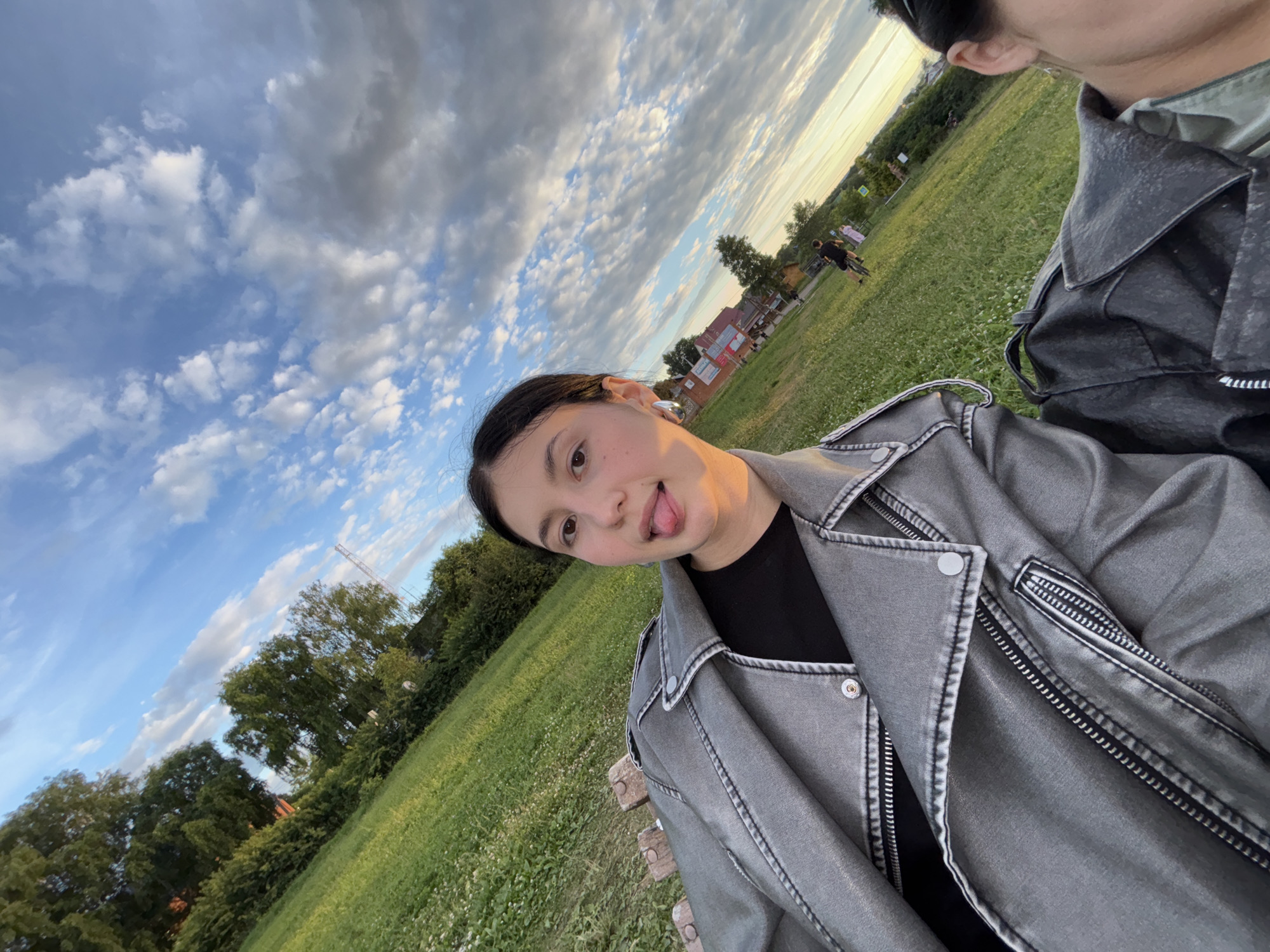 Relaxed park hangout with selfies and strawberries in Foki