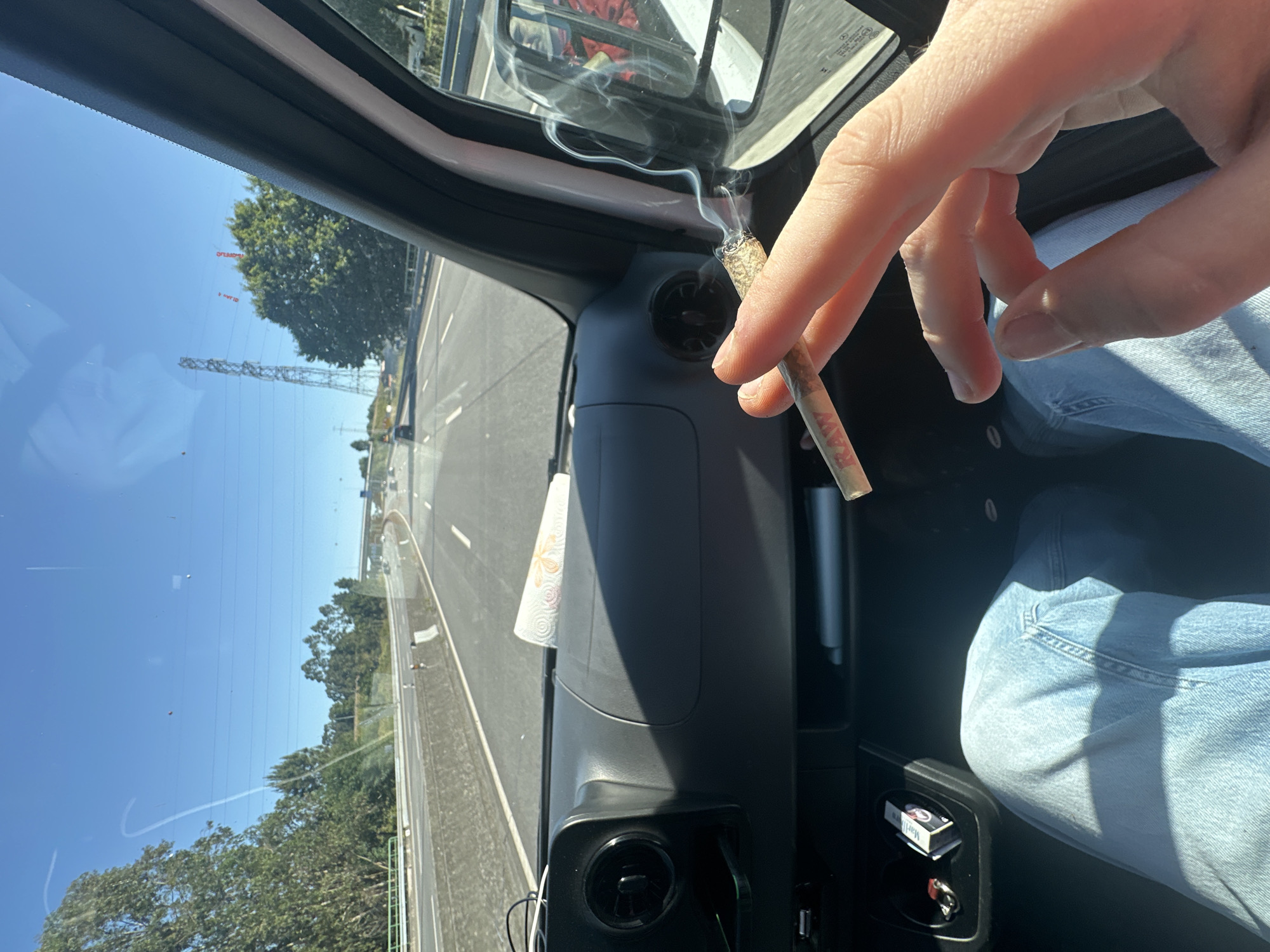 Driver smoking cigarette captured on Portuguese highway near Ermesinde