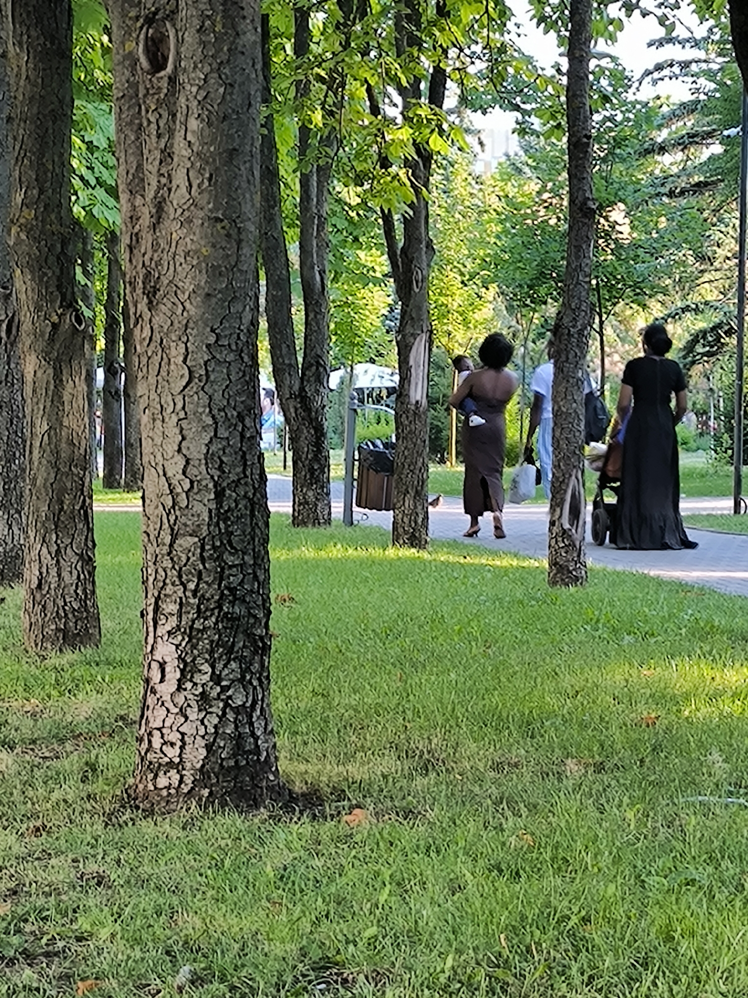 Afternoon stroll through shaded parks and streets in Chișinău