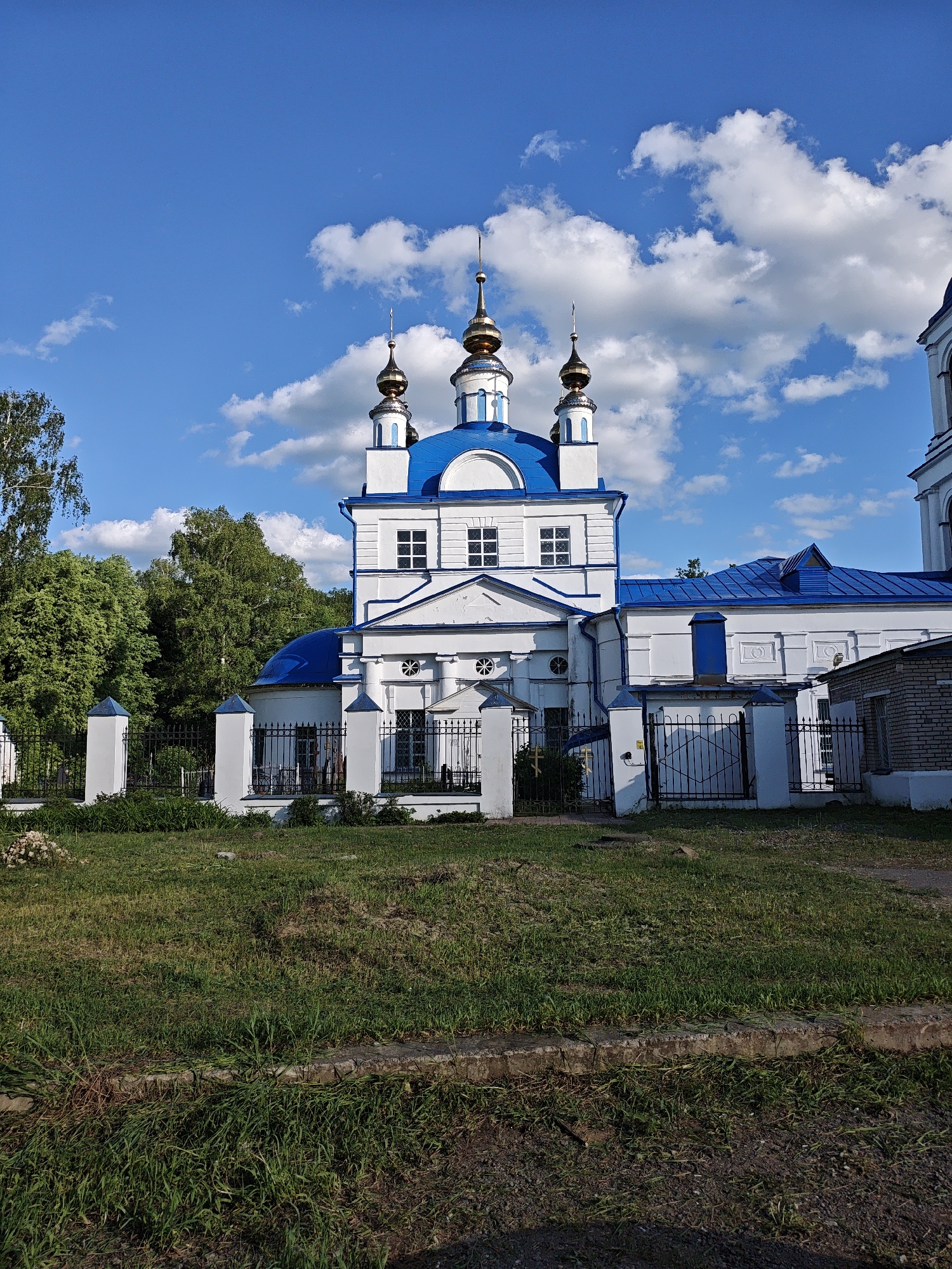 Orthodox church with blue domes documented in Мамонтово, Russia