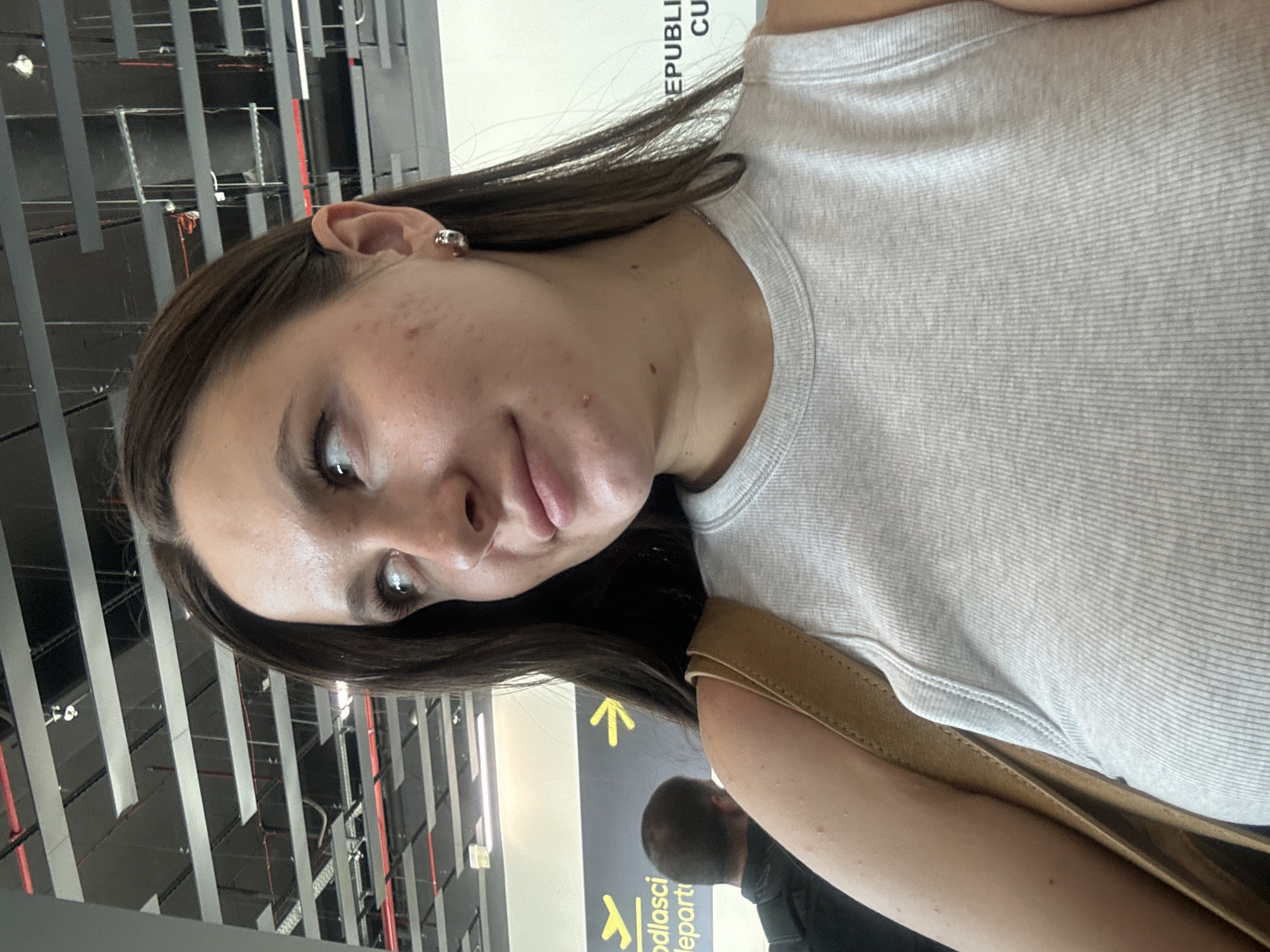 Traveler documents busy afternoon at Belgrade airport