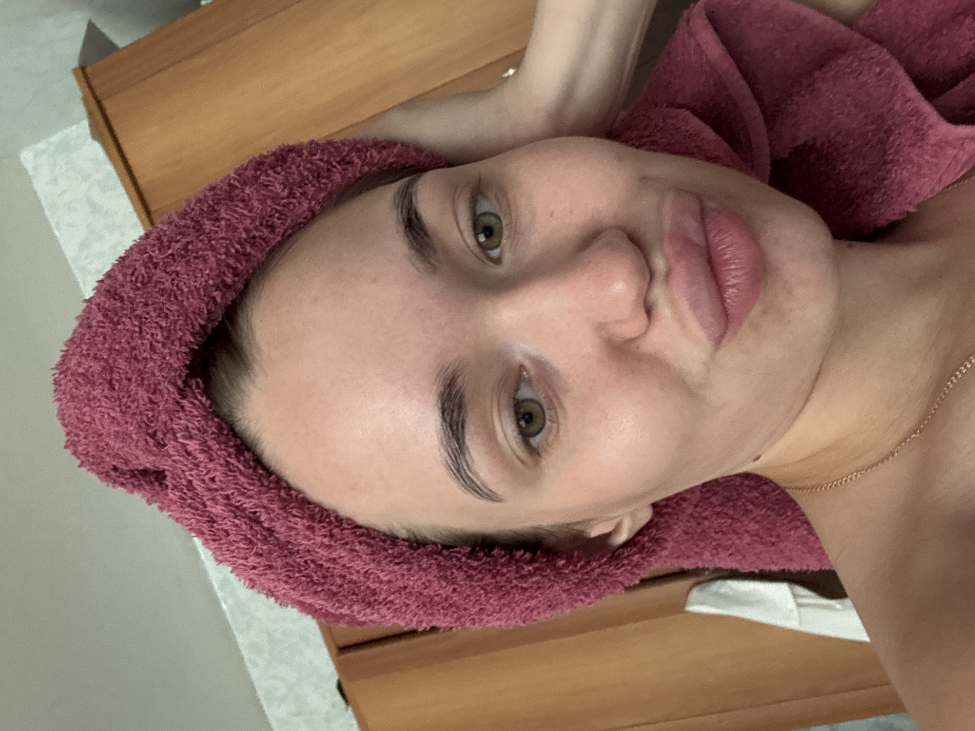 Woman's morning routine documented in Chaikovsky selfie series