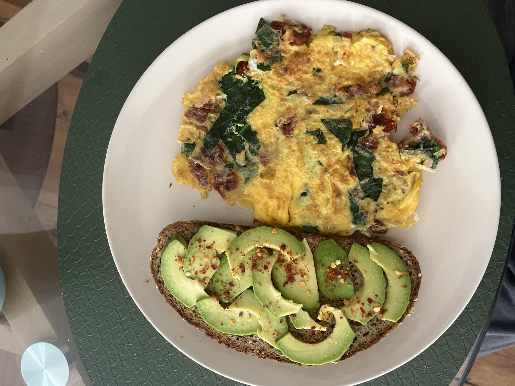Morning breakfast documented in Lyon apartment over 49 minutes