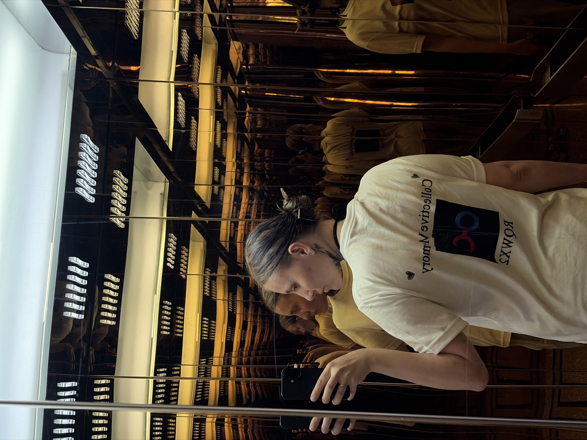 Person takes mirror selfie indoors in Đà Nẵng