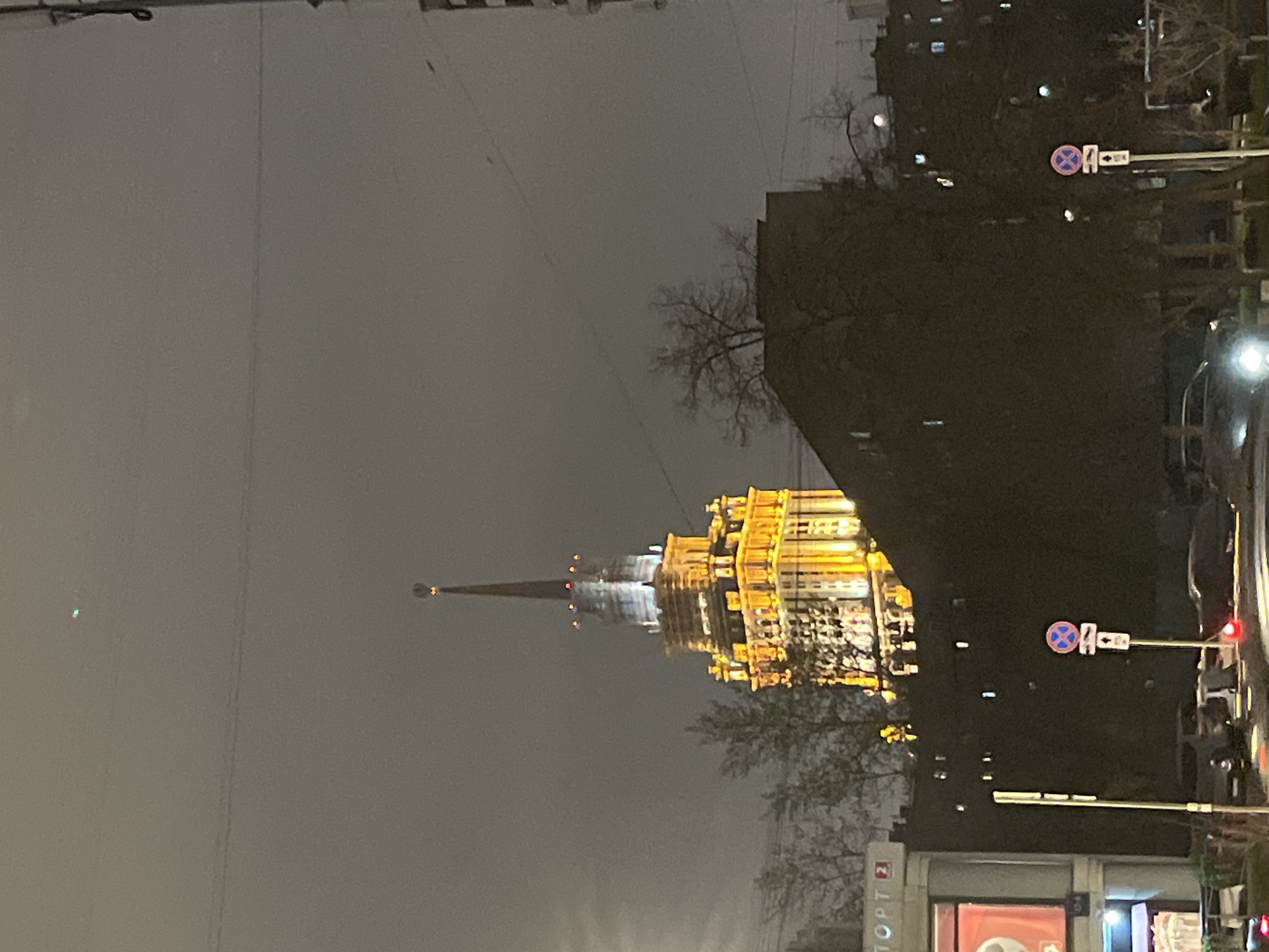 Evening glimpses captured across rainy Moscow cityscape