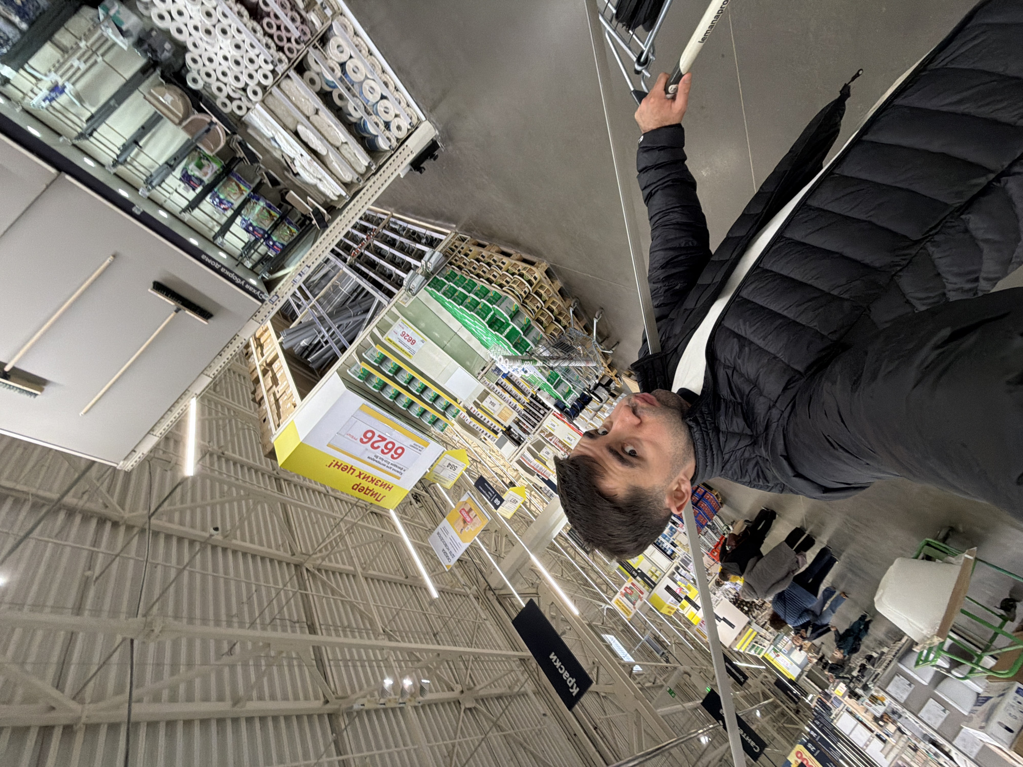Man Takes Selfie in Krasnoyarsk Retail Store