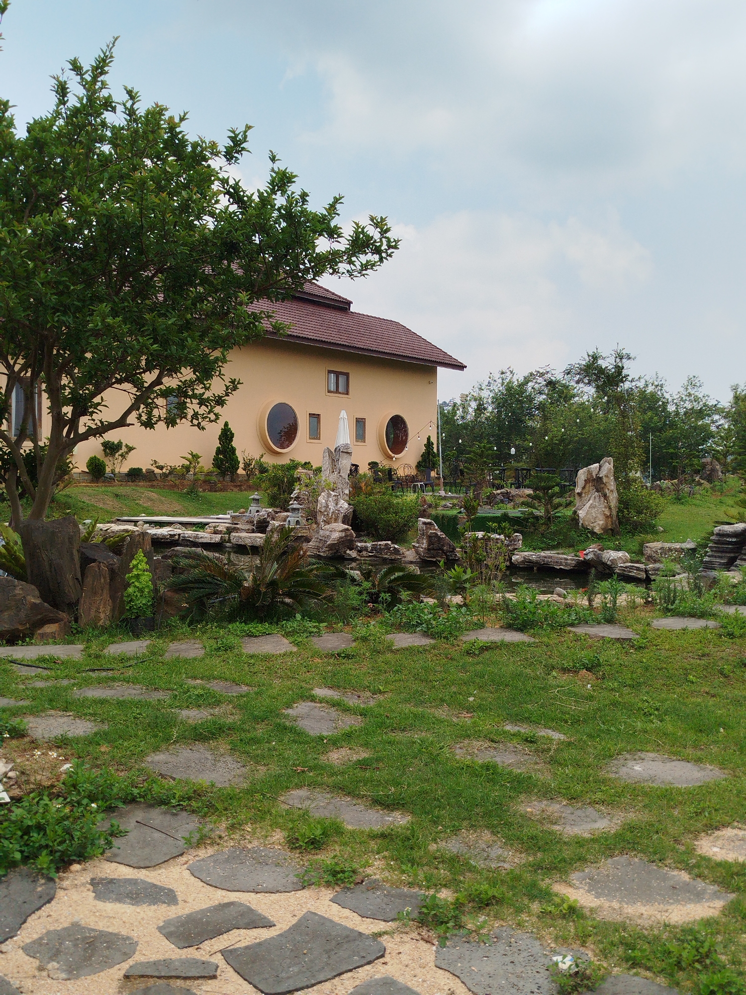 Early morning scenes documented across Đa Nghịt village, Vietnam