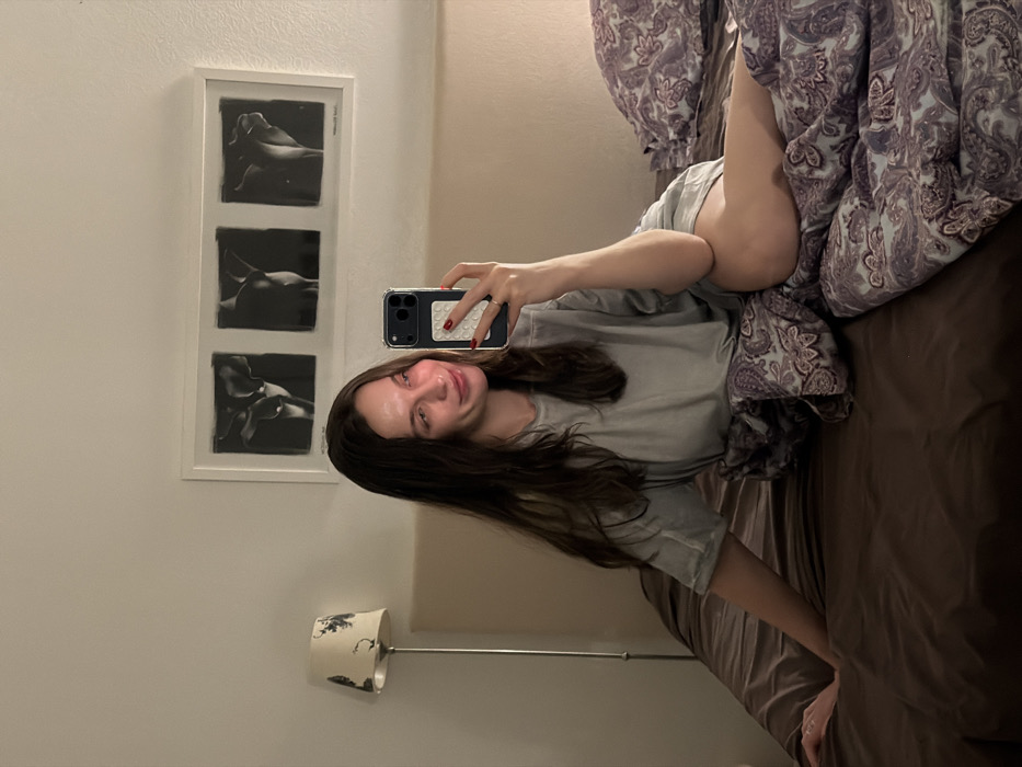 Woman documents late-night beauty routine in Moscow bathroom