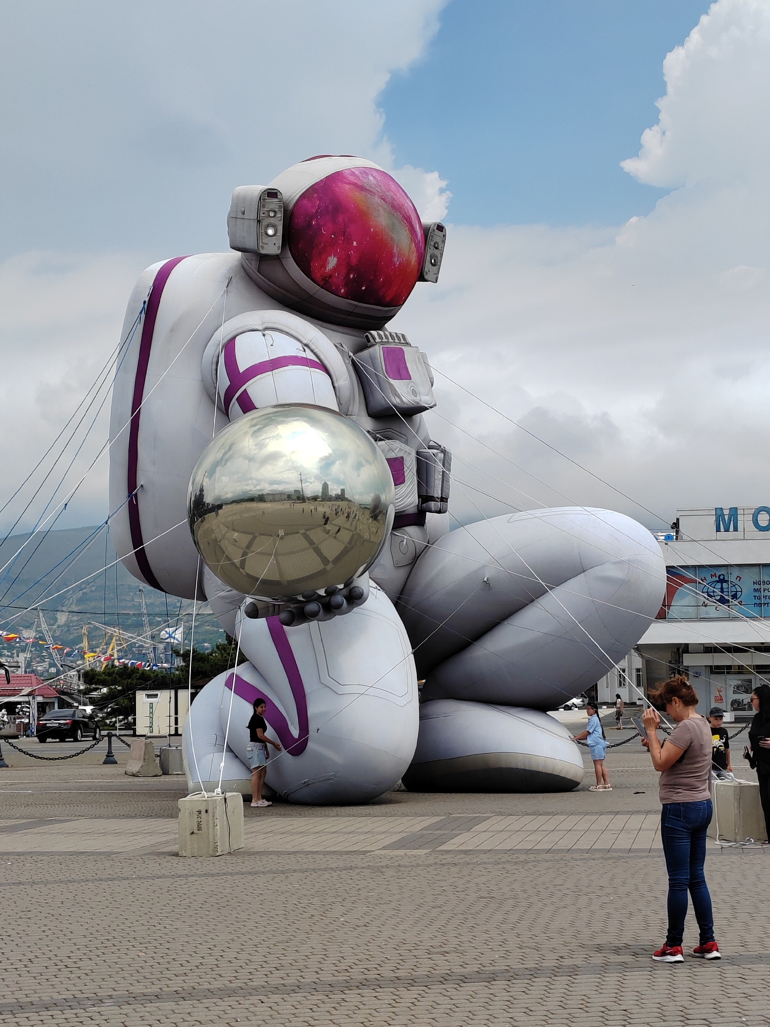 Giant inflatable astronaut display draws crowds in city plaza