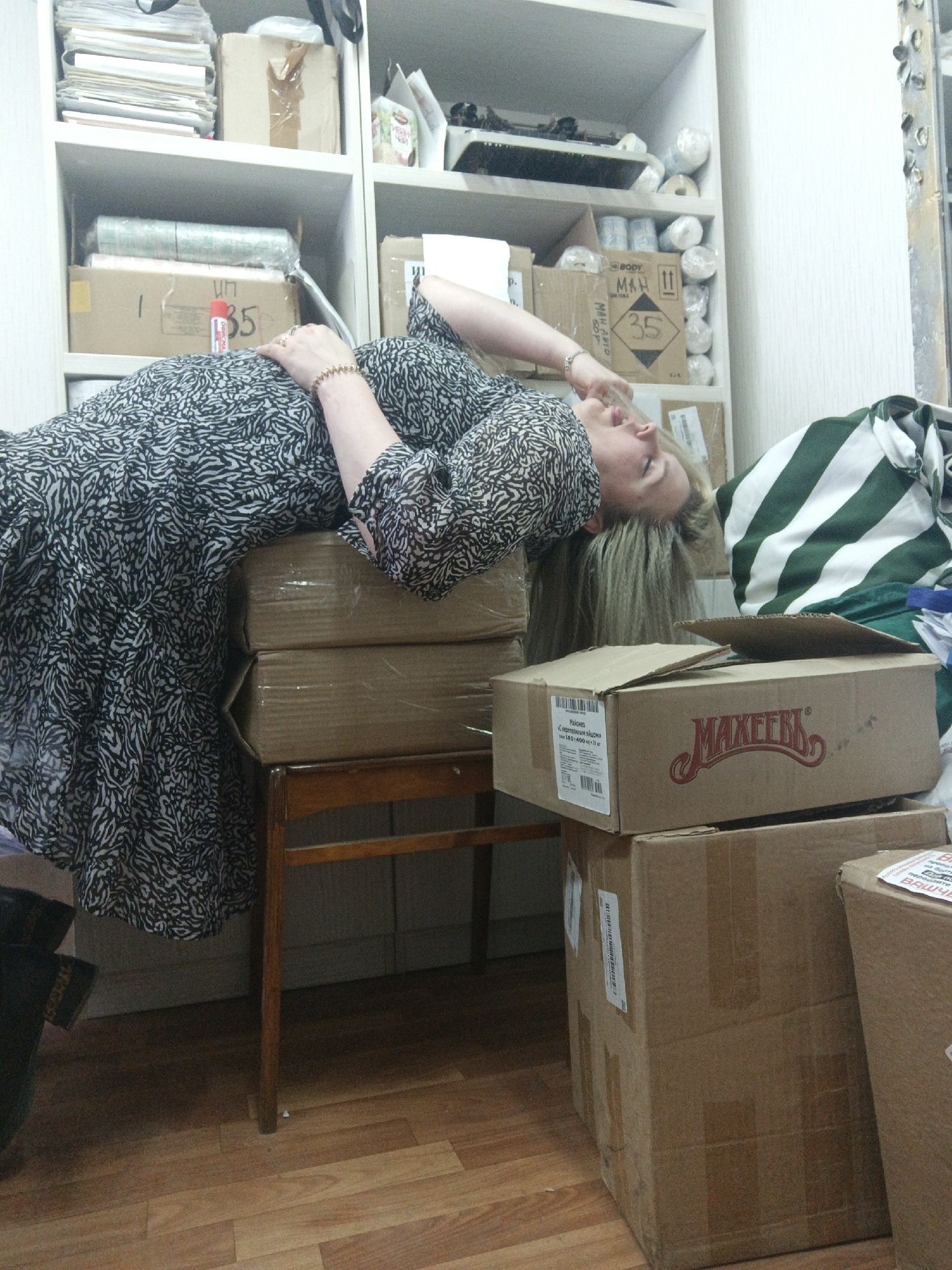 Woman observed resting in multiple indoor locations in Noviy
