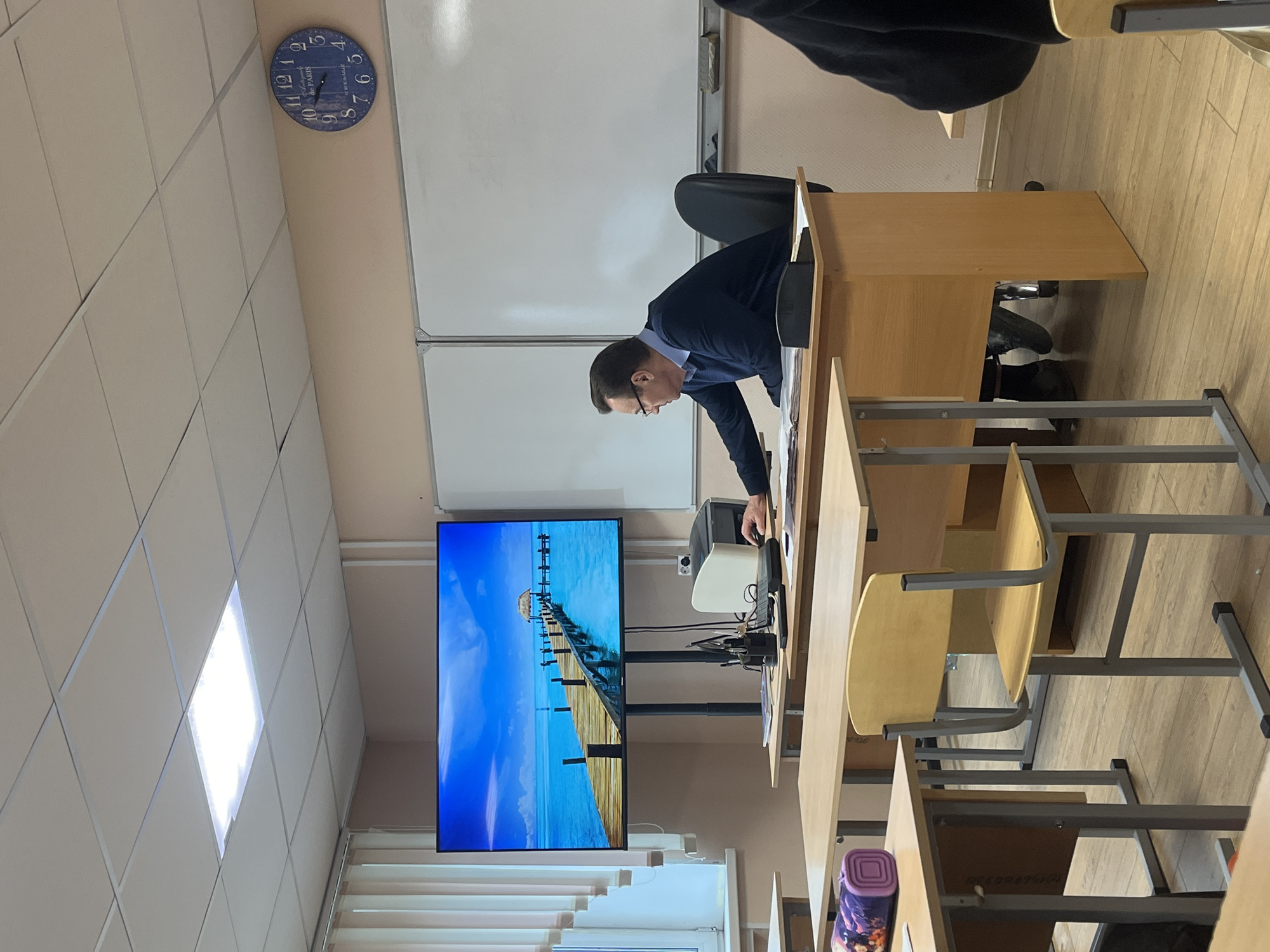 Saint Petersburg classroom session documented over morning hour