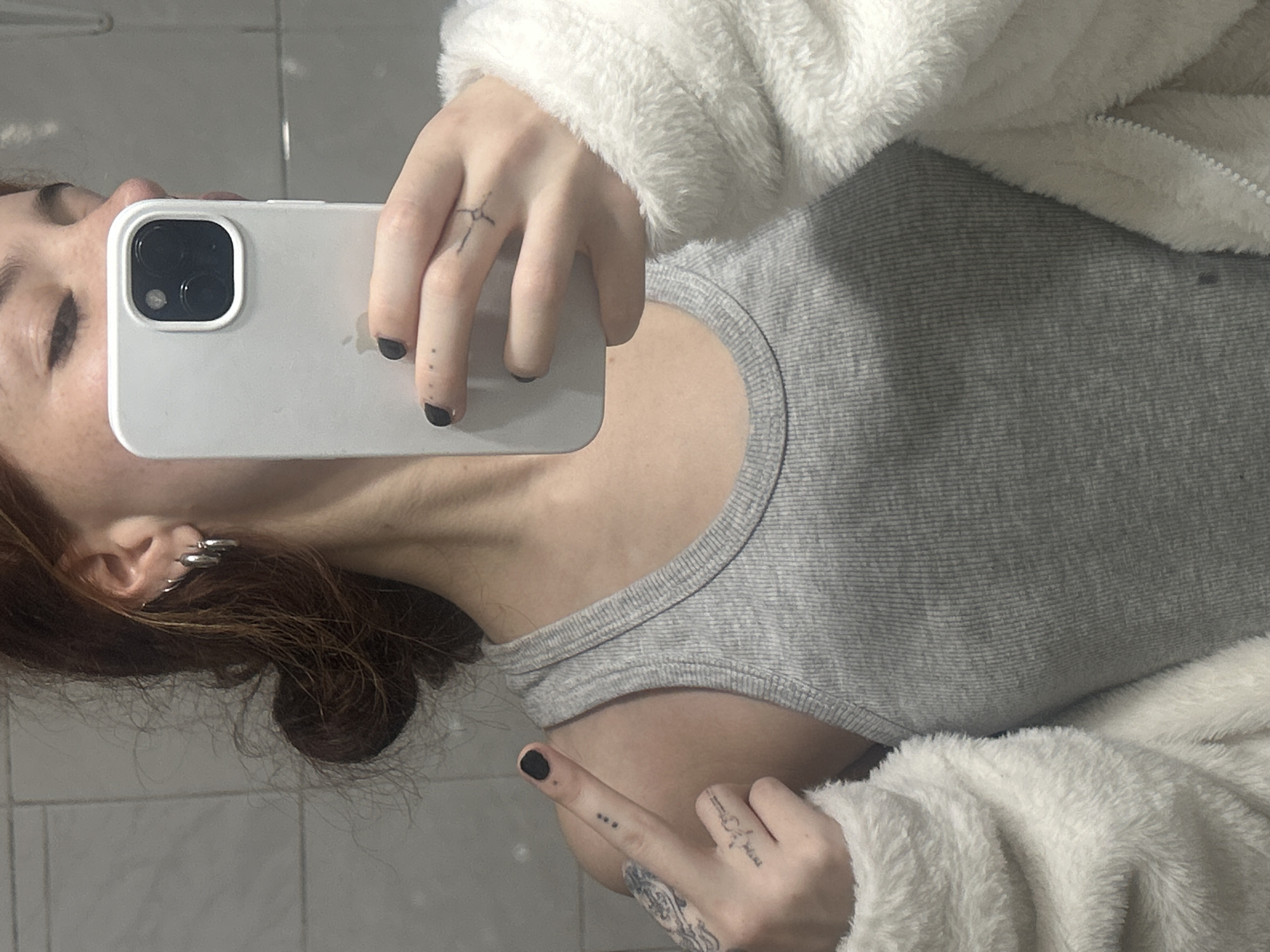 Late-night selfie captured against tiled wall in Buenos Aires