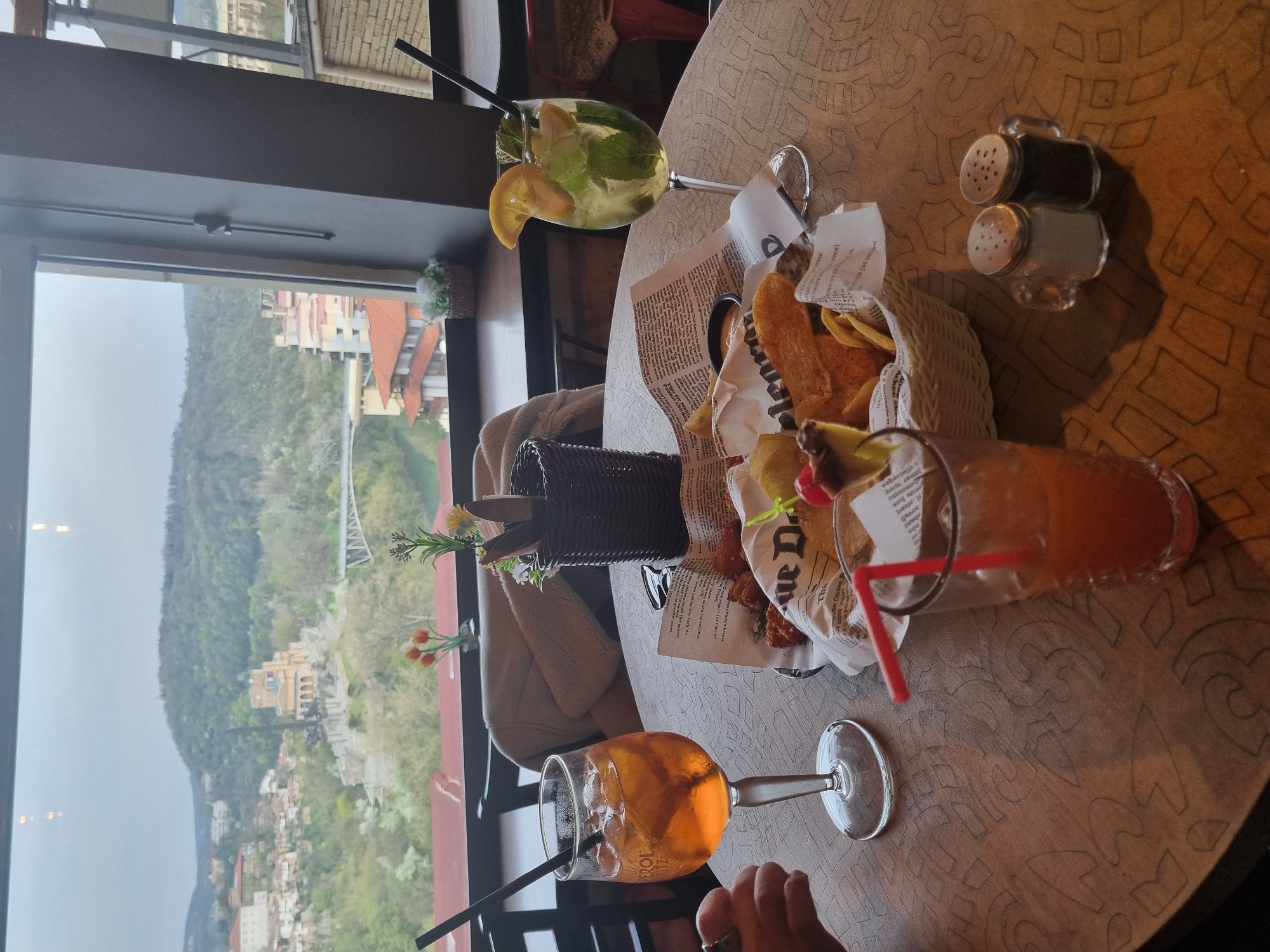 Evening leisure activities documented across Veliko Tarnovo entertainment district