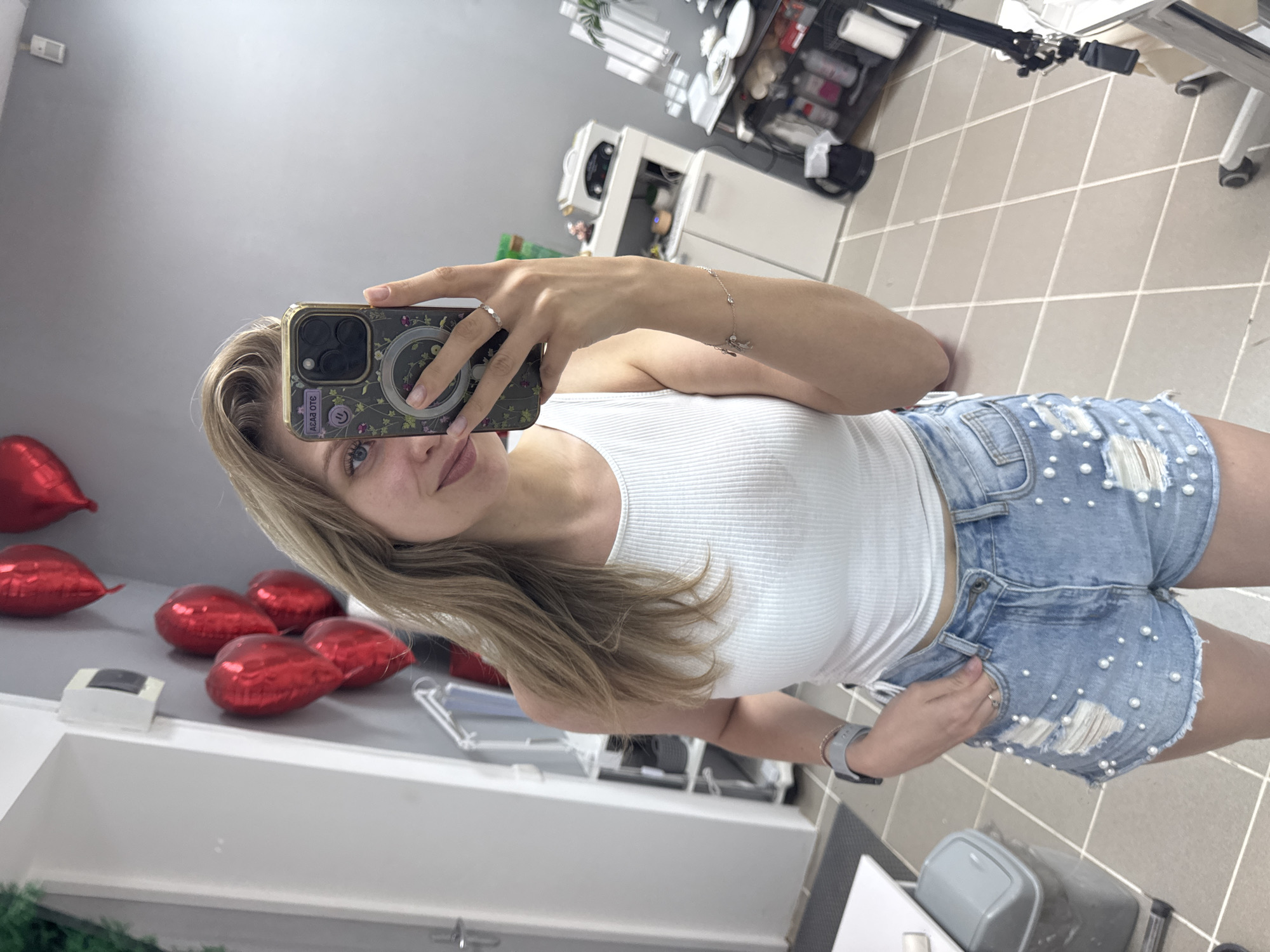 Woman takes selfies with balloons in Izhevsk apartment