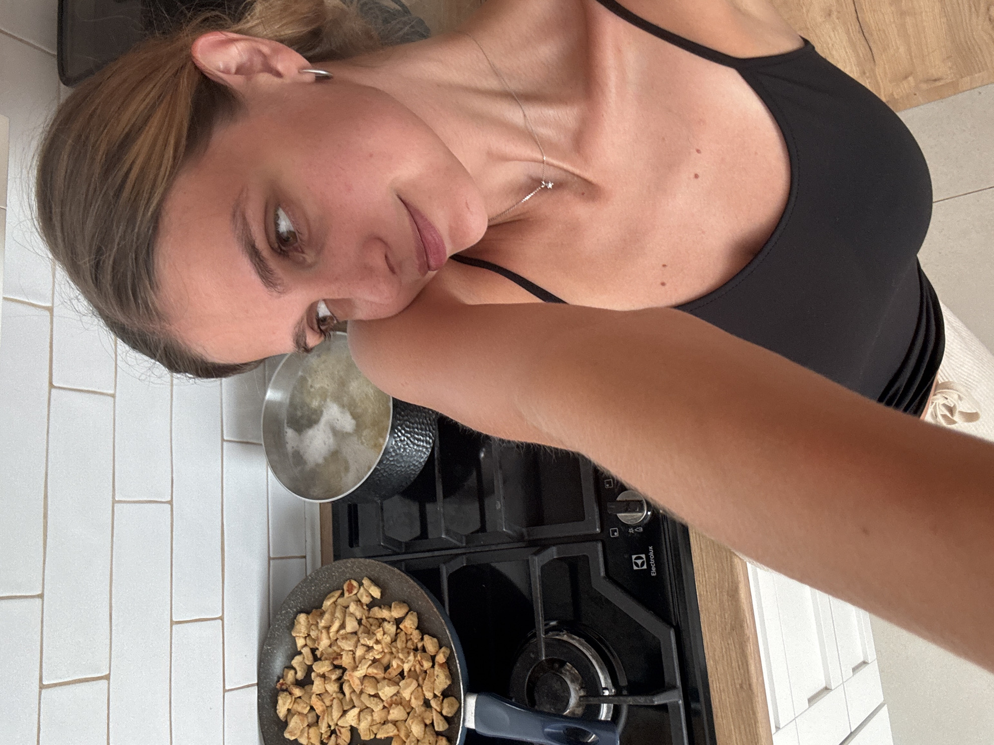 Cooking chicken at home, selfies on the side