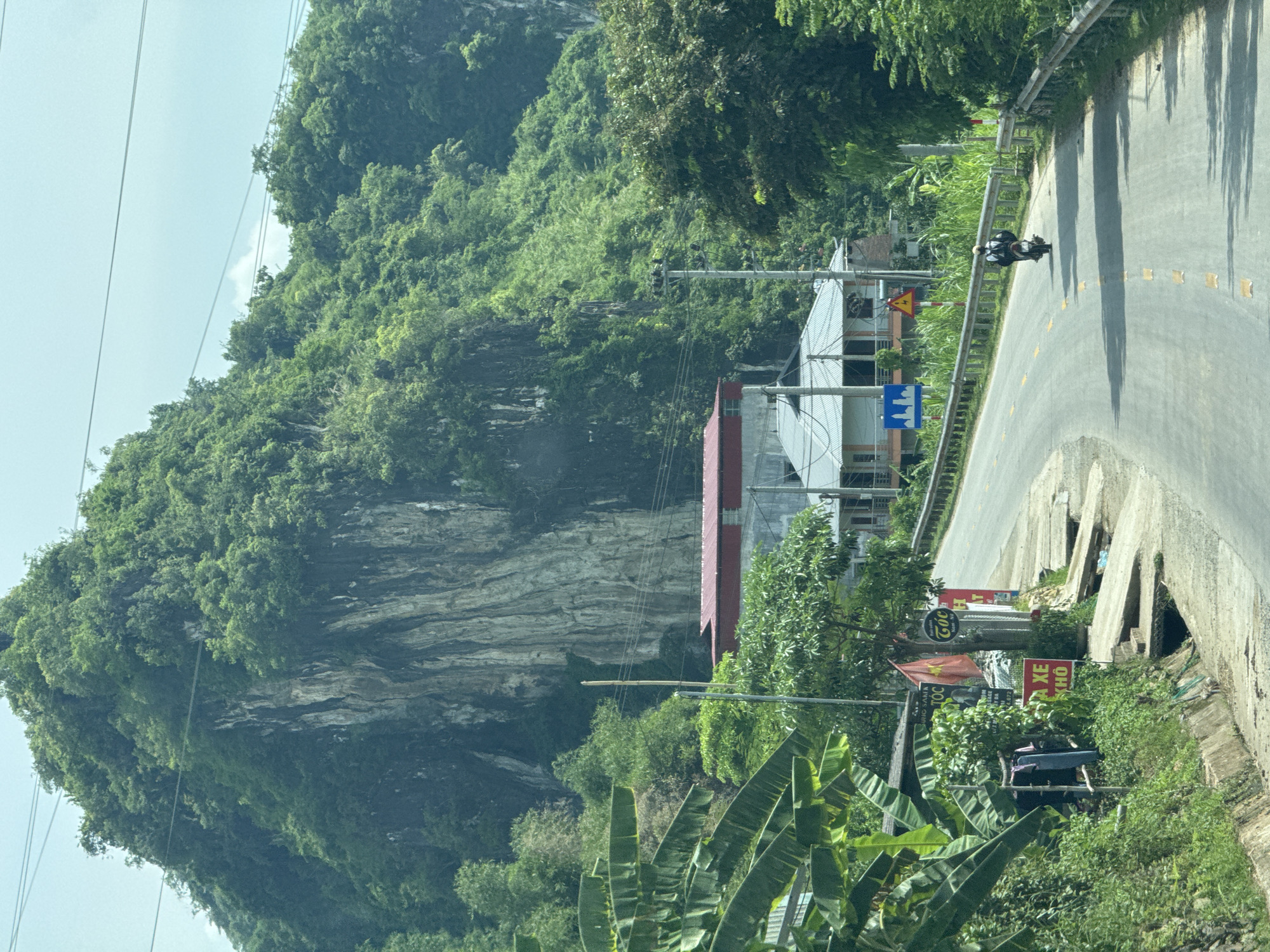 Morning journey through Muong Kim's mountainous landscape documented