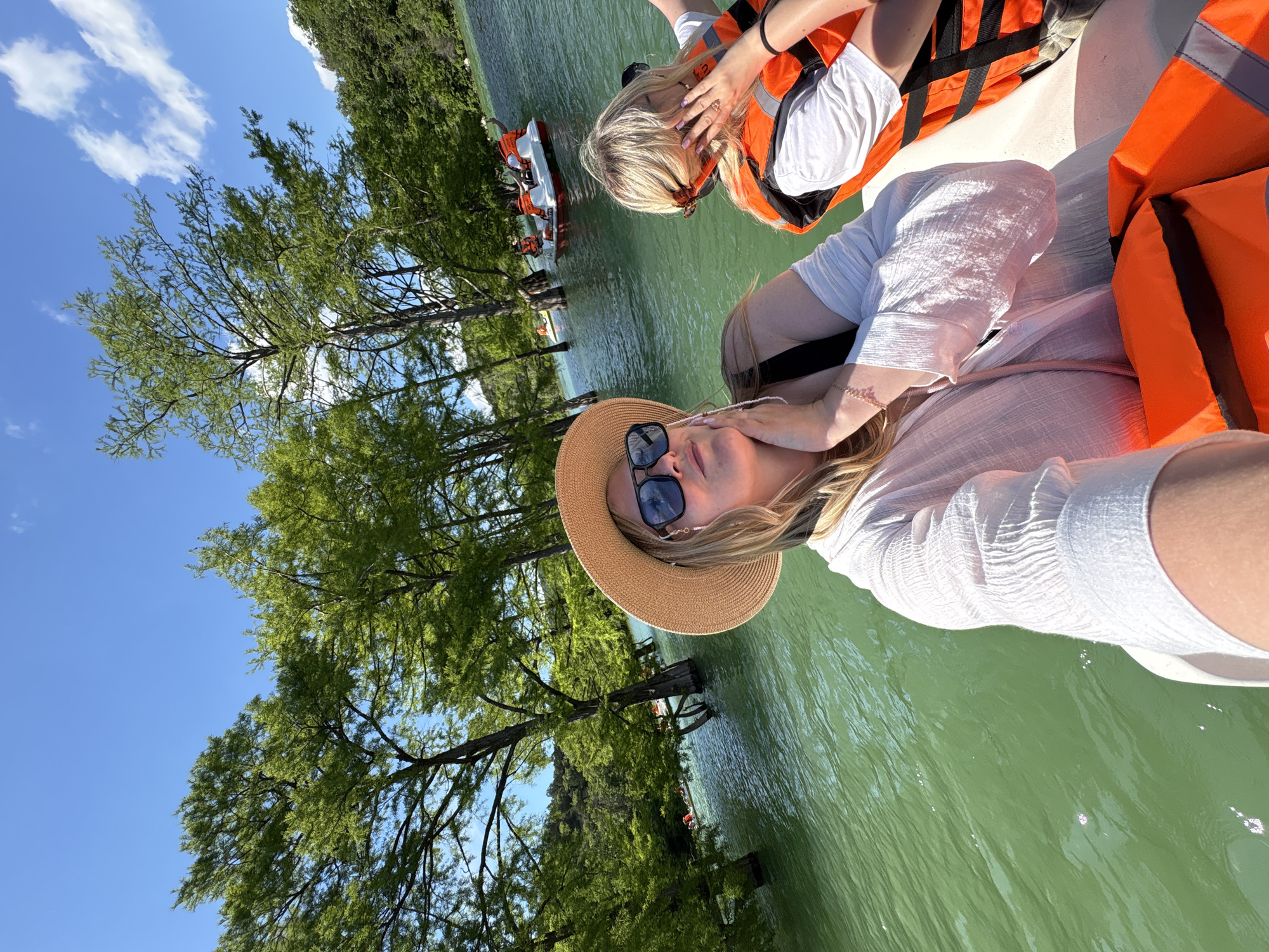 Sunny afternoon recreation documented at Cypress Lake, Sukko