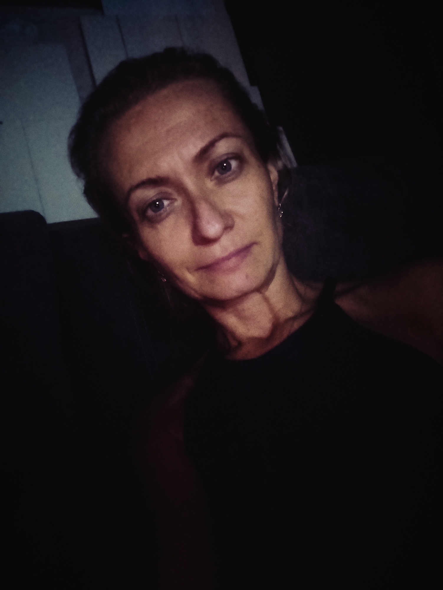 Low-light indoor selfies taken moments apart in Moscow