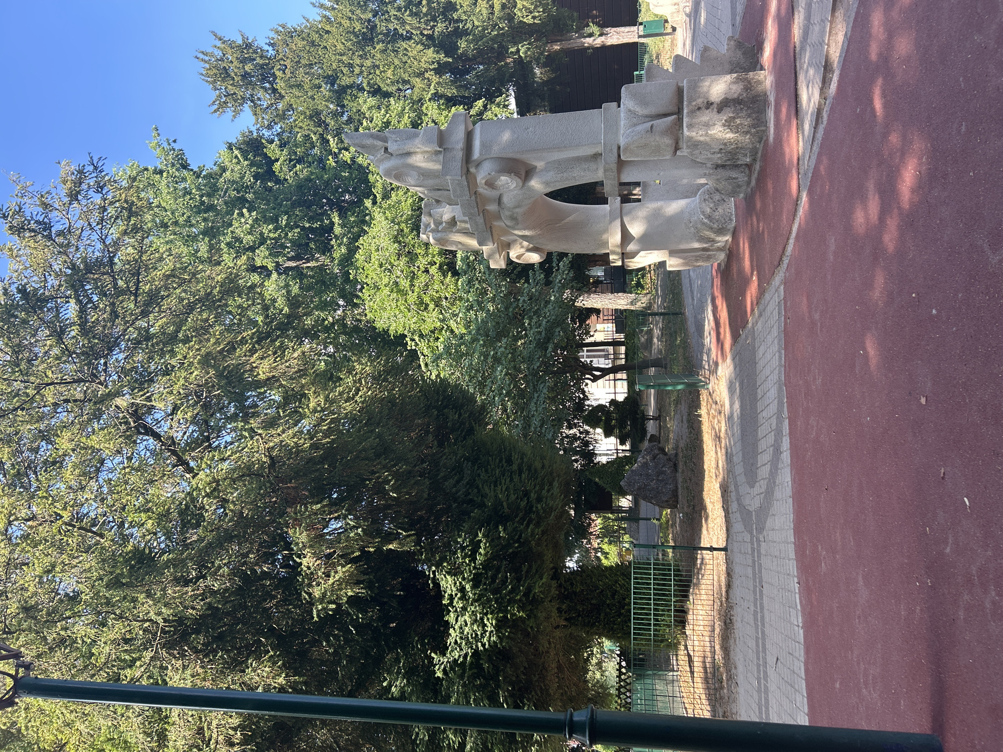 Sunny day at a public recreational space in Schiltigheim