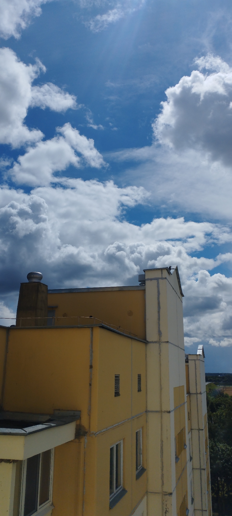 Rooftop views and quiet details in Skidzieĺ, Belarus
