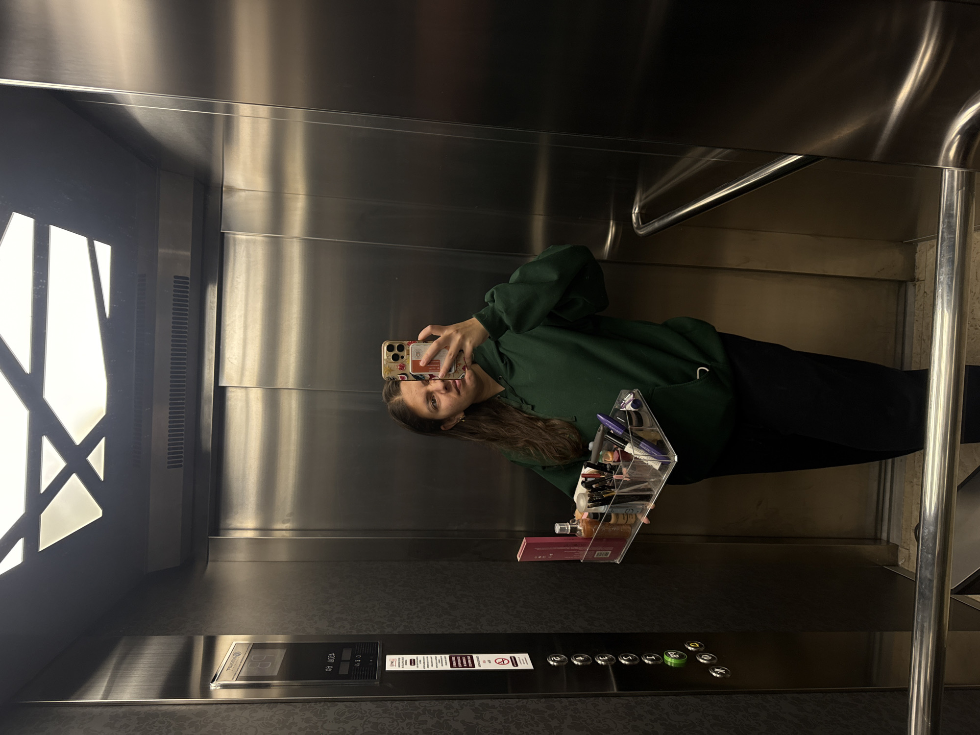 Woman takes elevator selfie with makeup organizer in Mexico