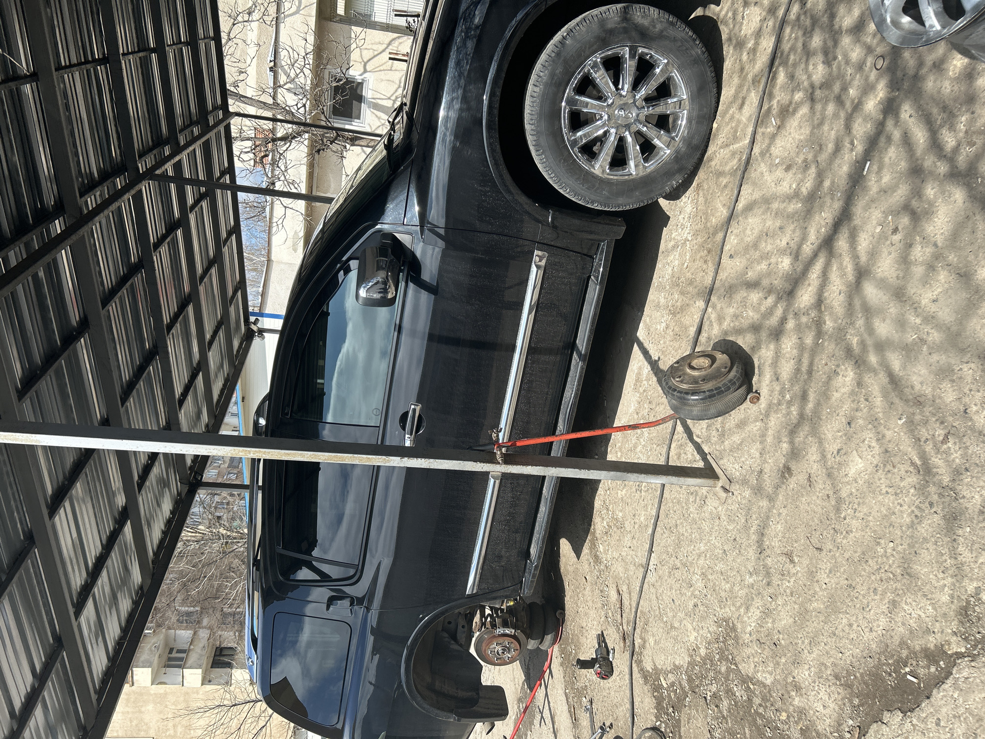 Vehicle tire maintenance and repair activity in Vratsa