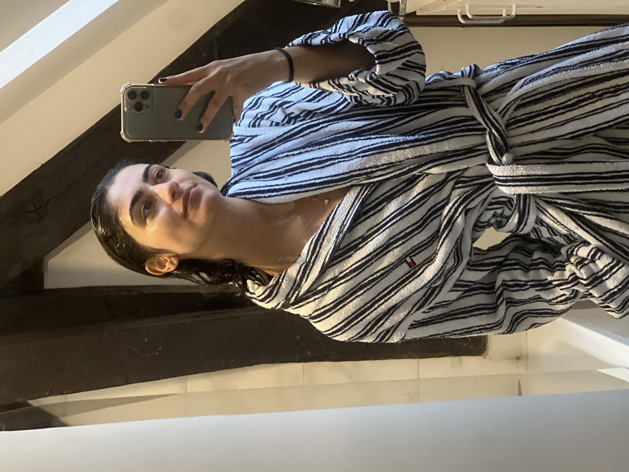 Paris afternoon: gym looks, bathroom selfies, and a street dancer