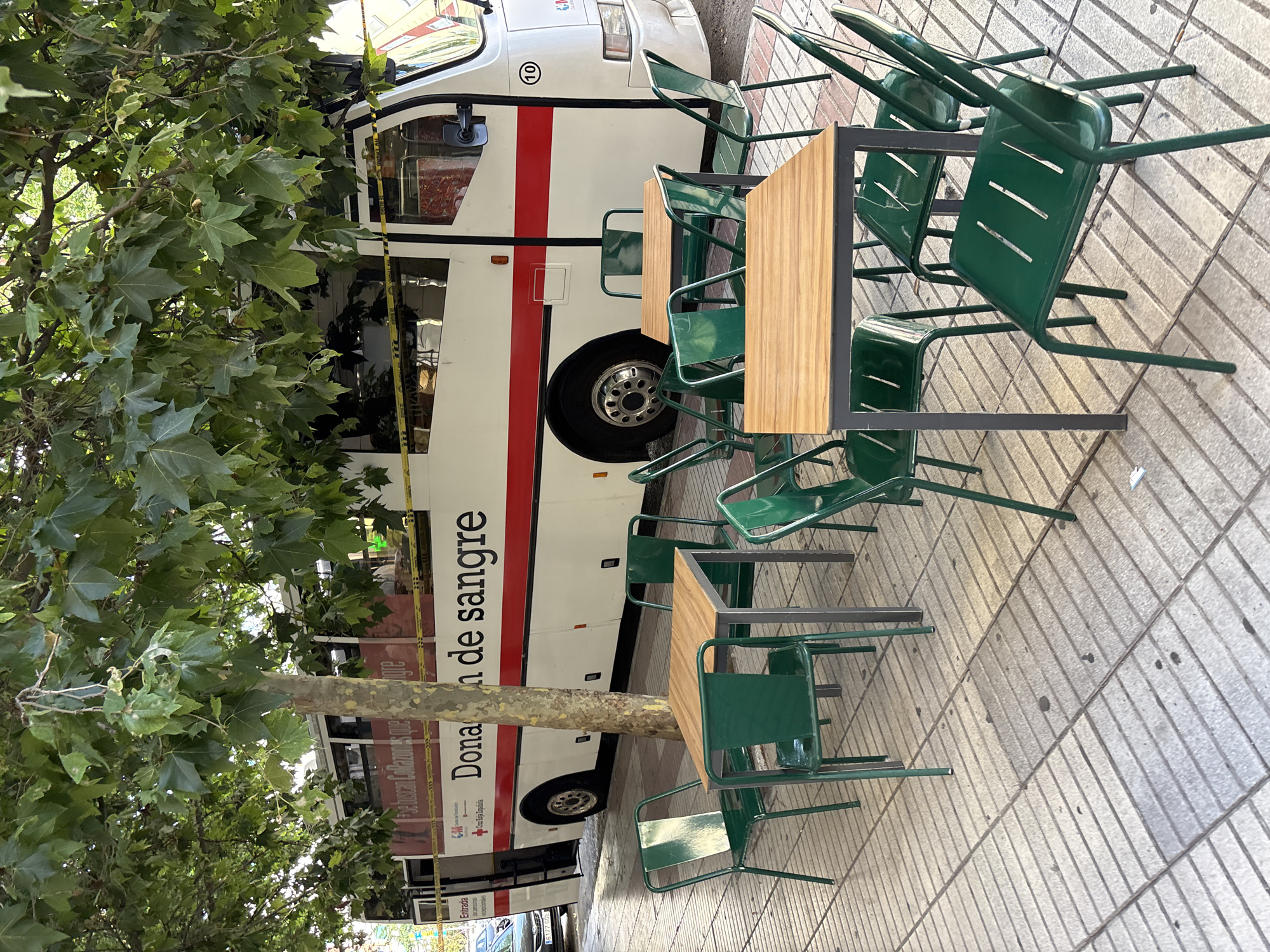 Everyday Madrid: streets, transit, and a blood drive