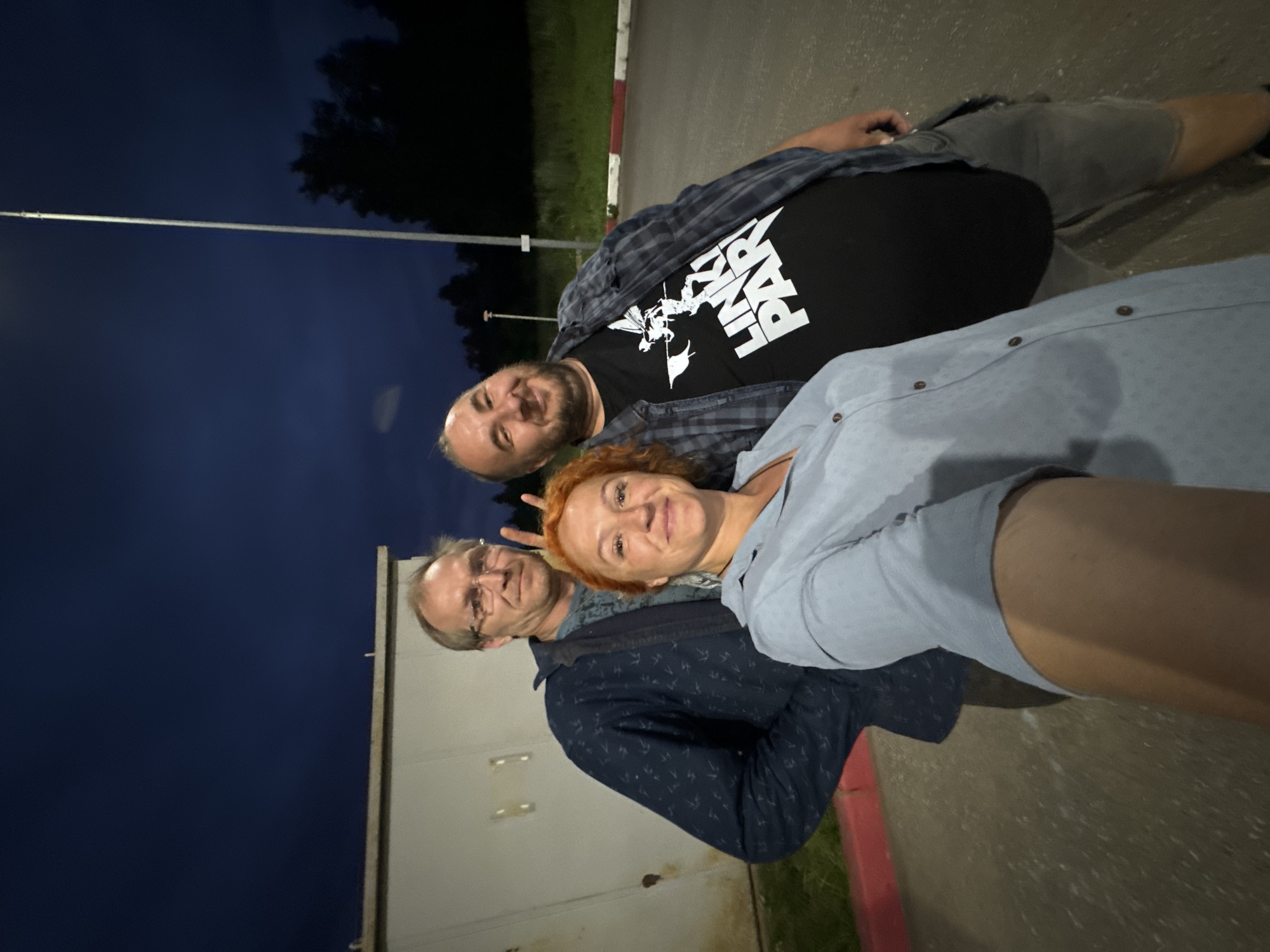 Quick gas stop and selfies in Можга at dusk