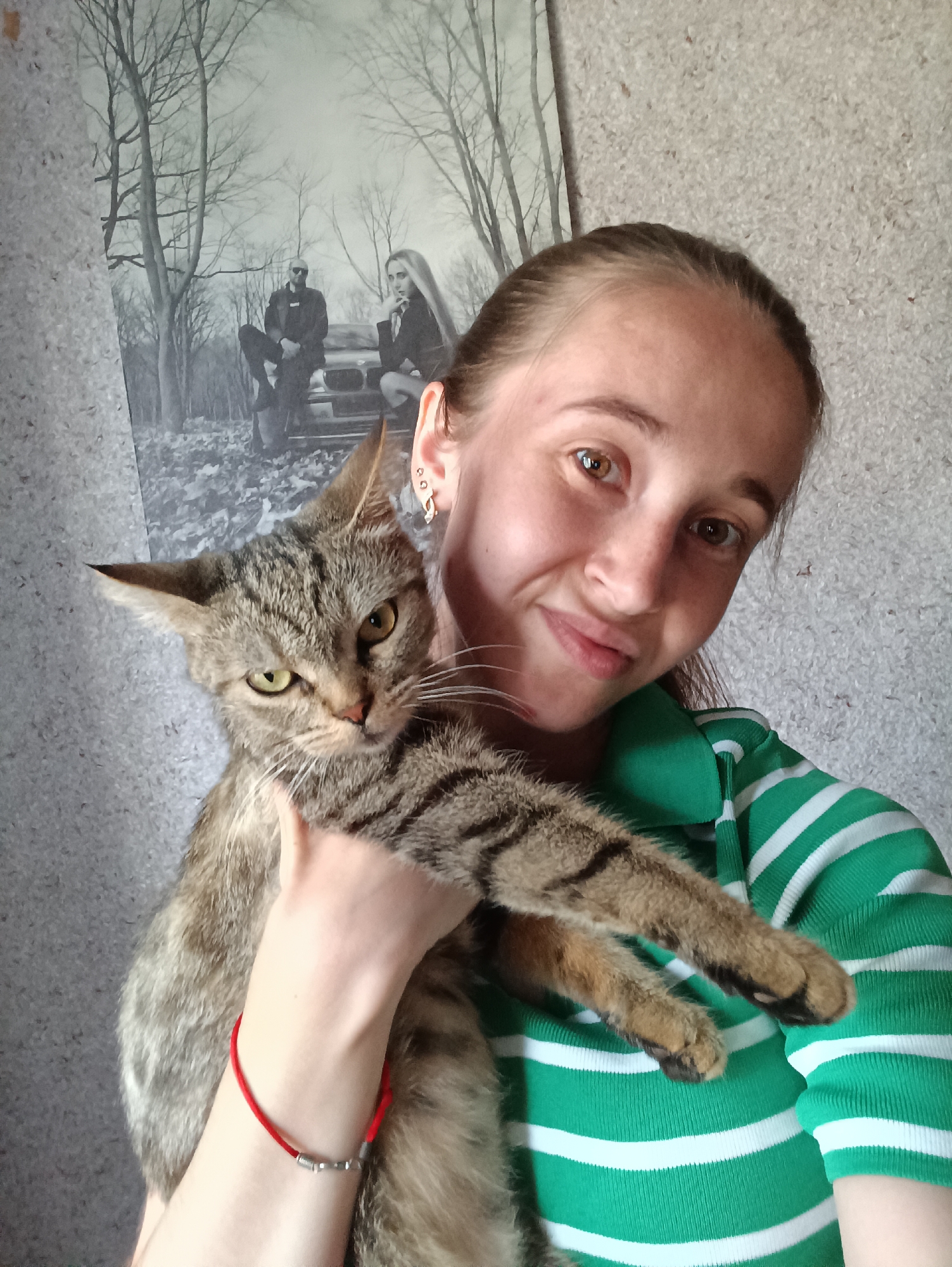Tabby cat, selfies, and dried flowers at home in Vypasne