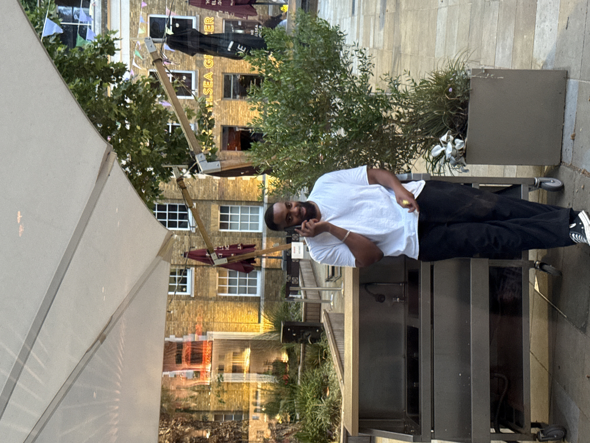 Man spotted standing on London street during evening hours