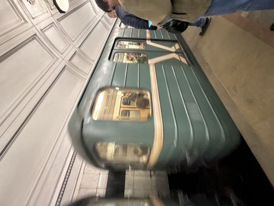 Moscow Metro stations and trains documented by witnesses